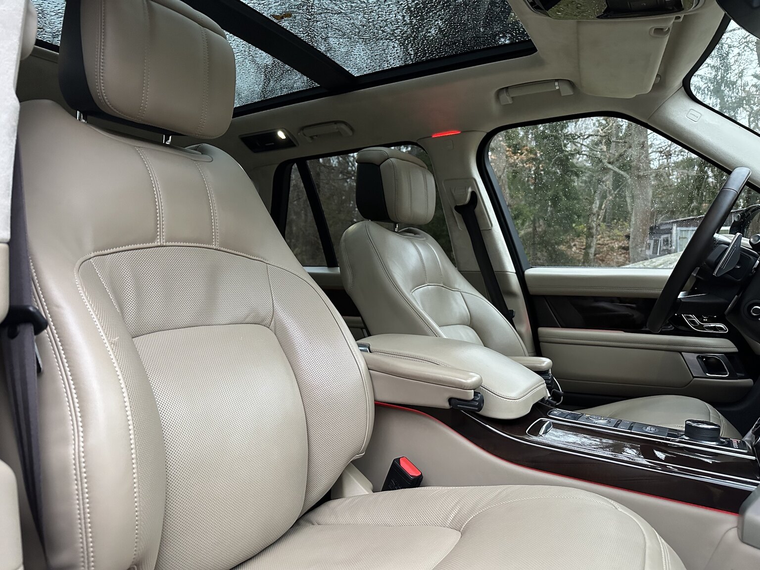 Innenraumfoto von 2019 Range Rover Vouge Autobiography SDV8