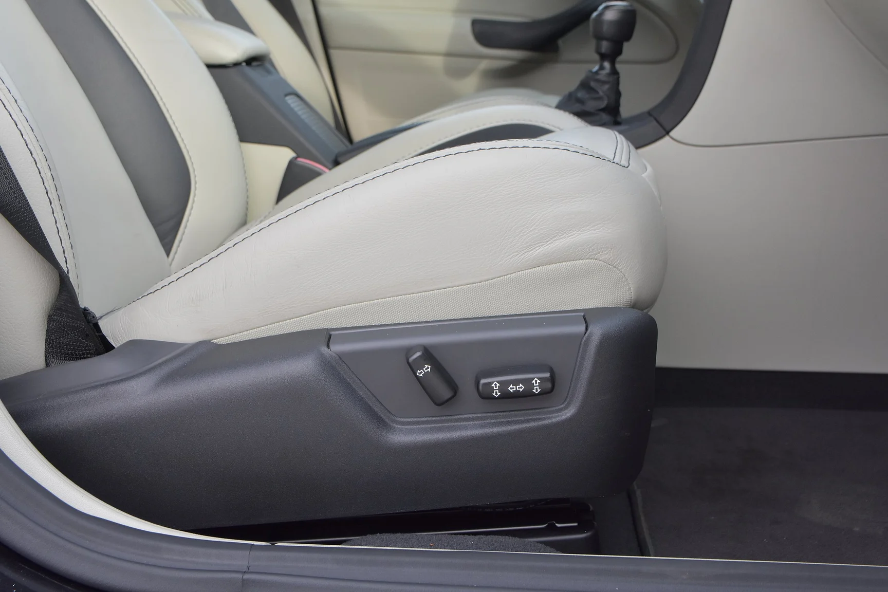 Interior image of 2014 Saab 9-3 Aero Hirsch Edition (29)