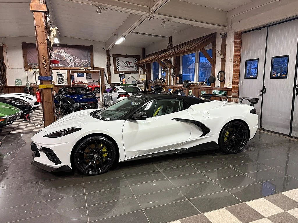 Image of 2023 Chevrolet Corvette (2)