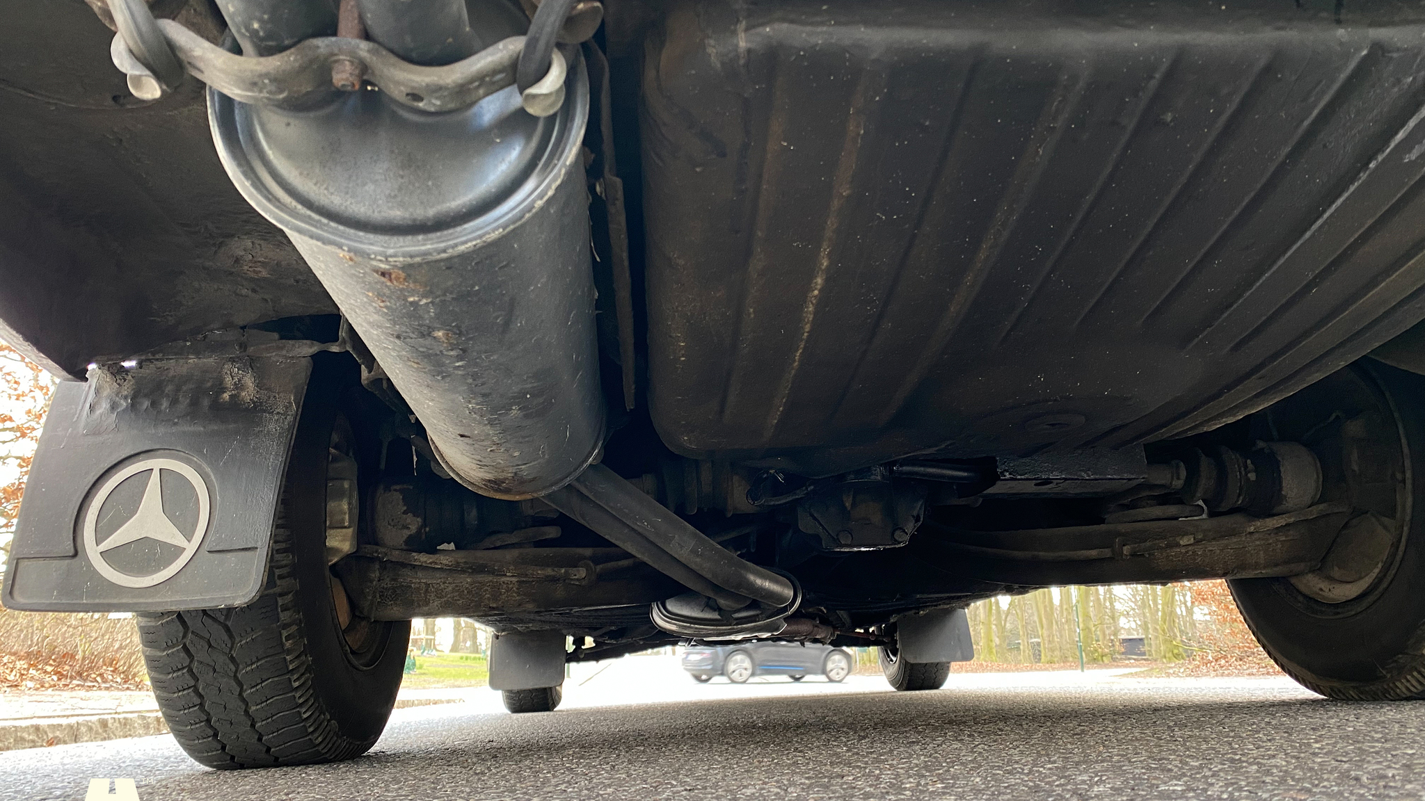 Image of 1970 Mercedes 250 CE mechanics