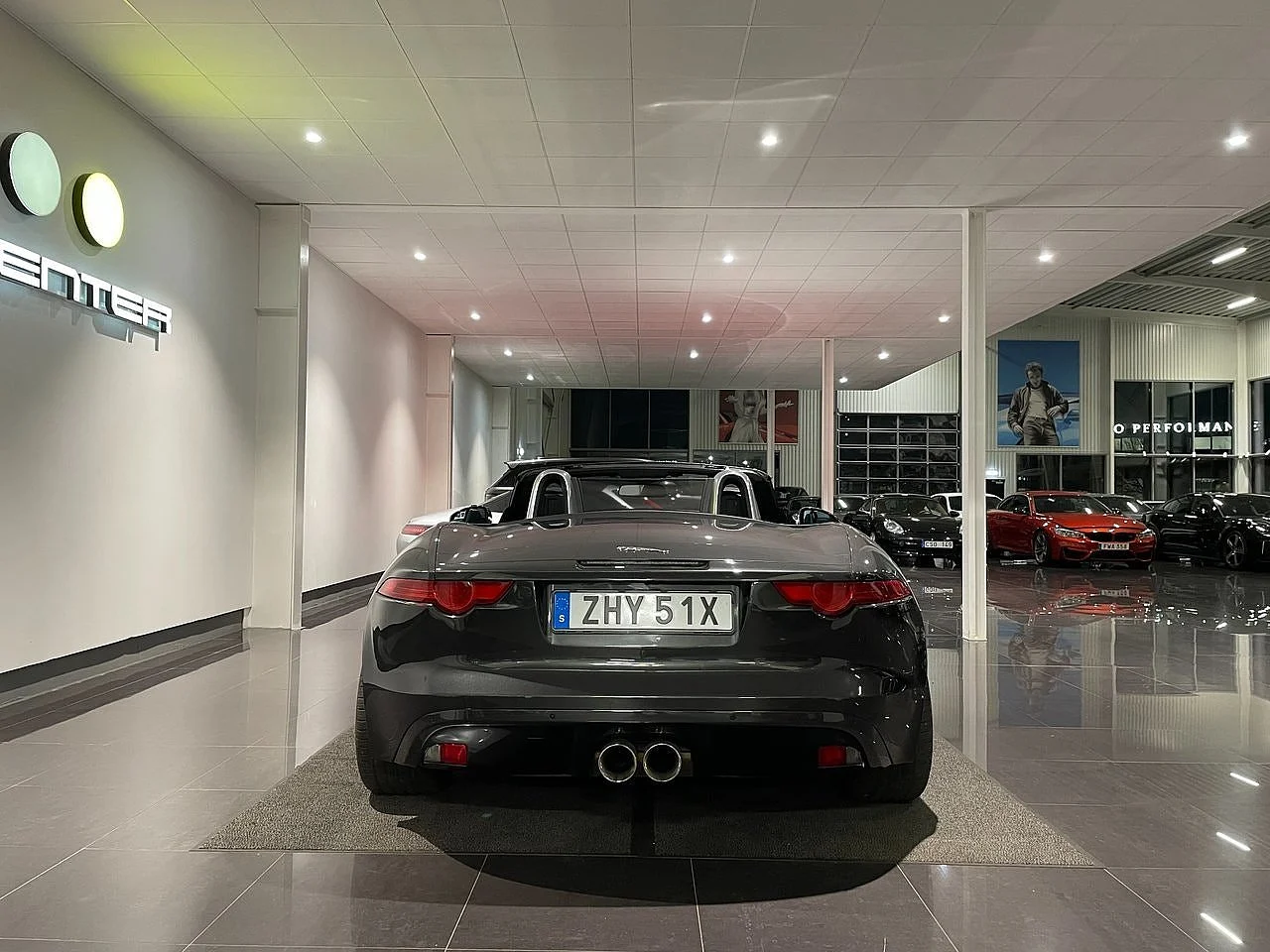Exteriörbild på 2014 Jaguar F-TYPE (5)