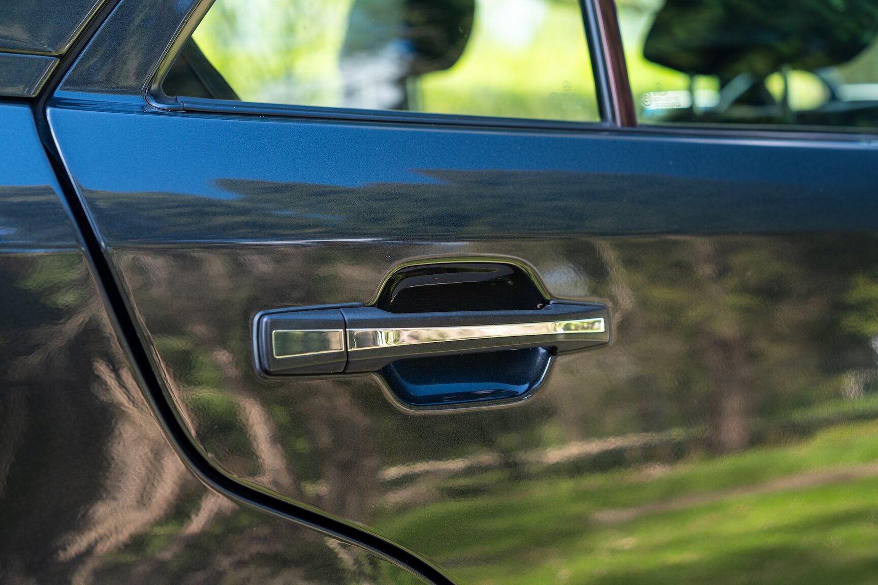 Exterior image of 1993 Mercedes-Benz 400 E
