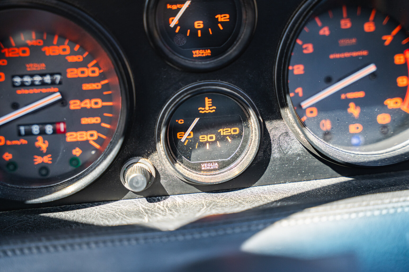 Interiörbild 1989 Ferrari 328 GTS