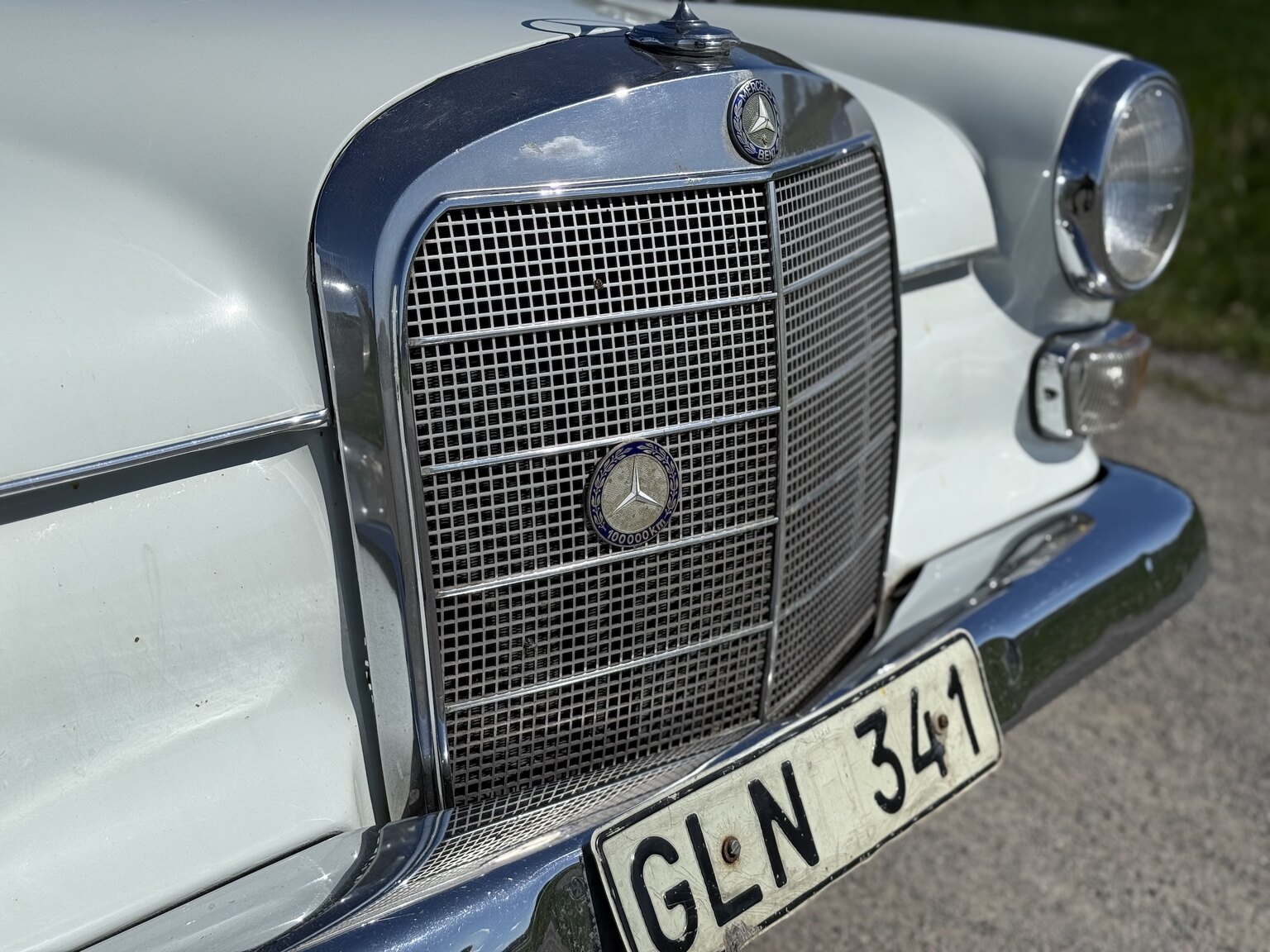 Exterior image of 1967 Mercedes-Benz 230 Safari