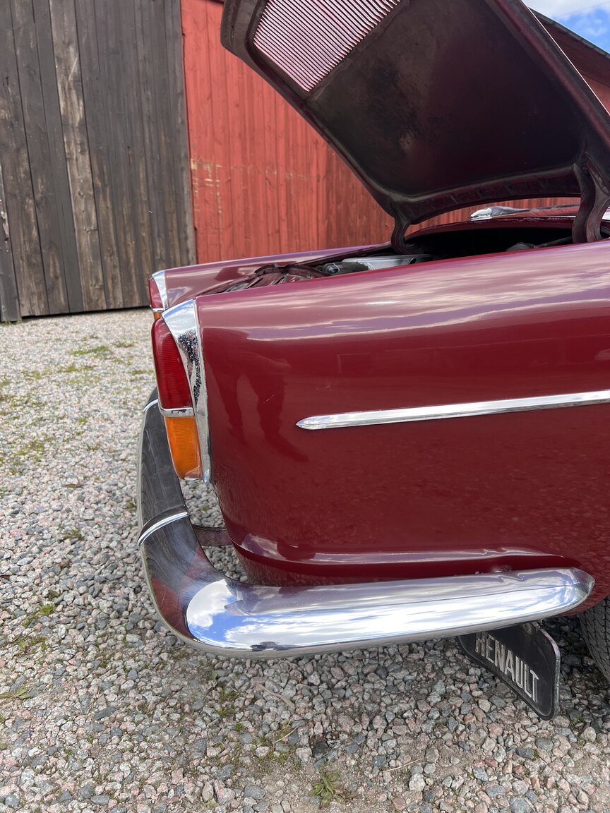 Exterior image of 1967 Renault Caravelle Coupé