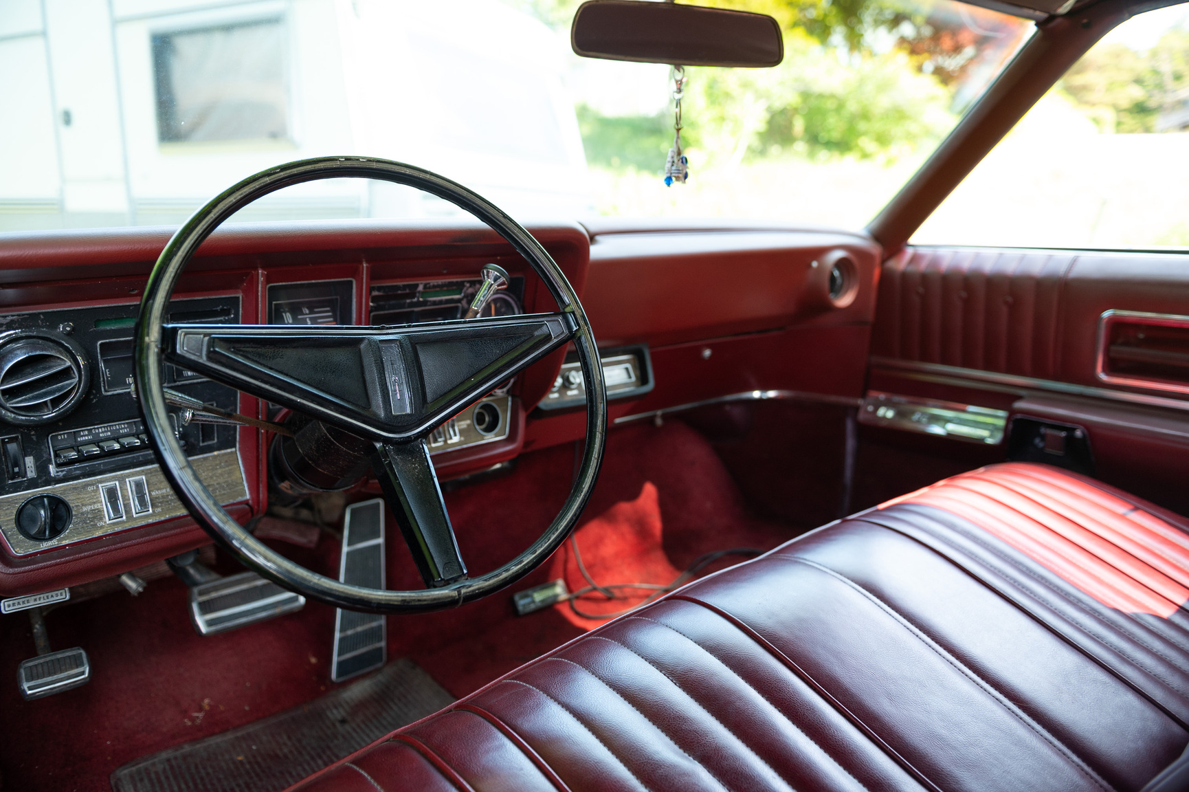 Interiörbild 1968 Oldsmobile Toronado (34)