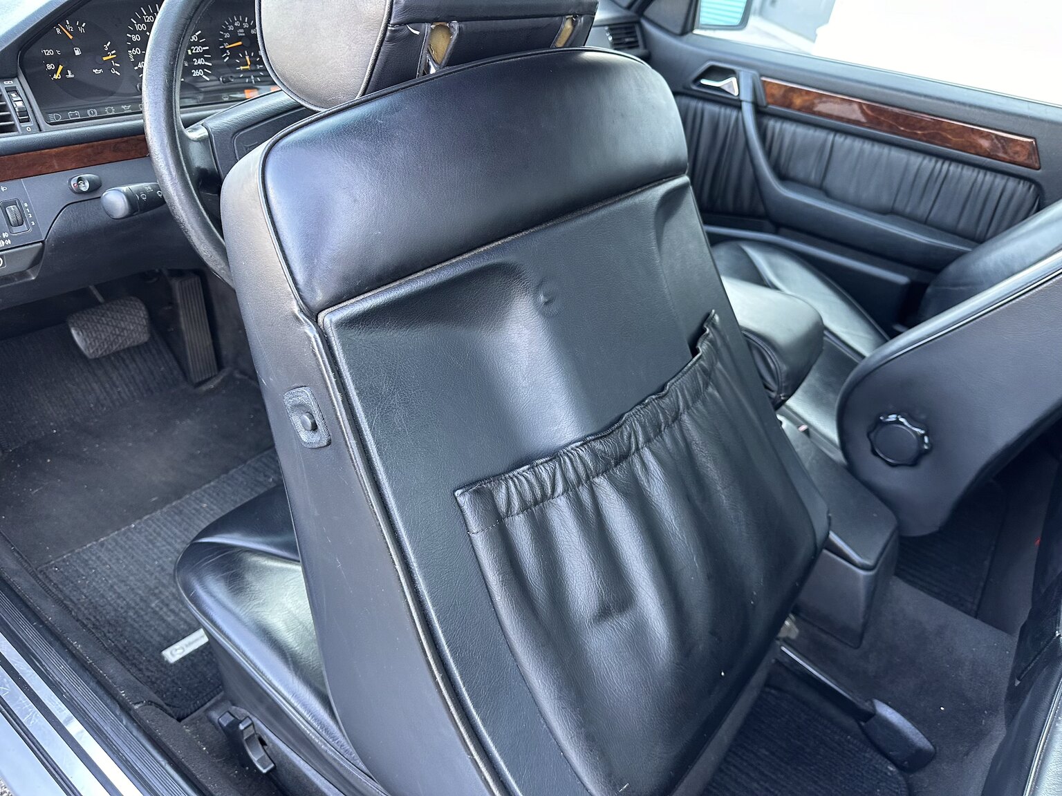 Innenraumfoto von 1992 Mercedes-Benz 300 CE-24