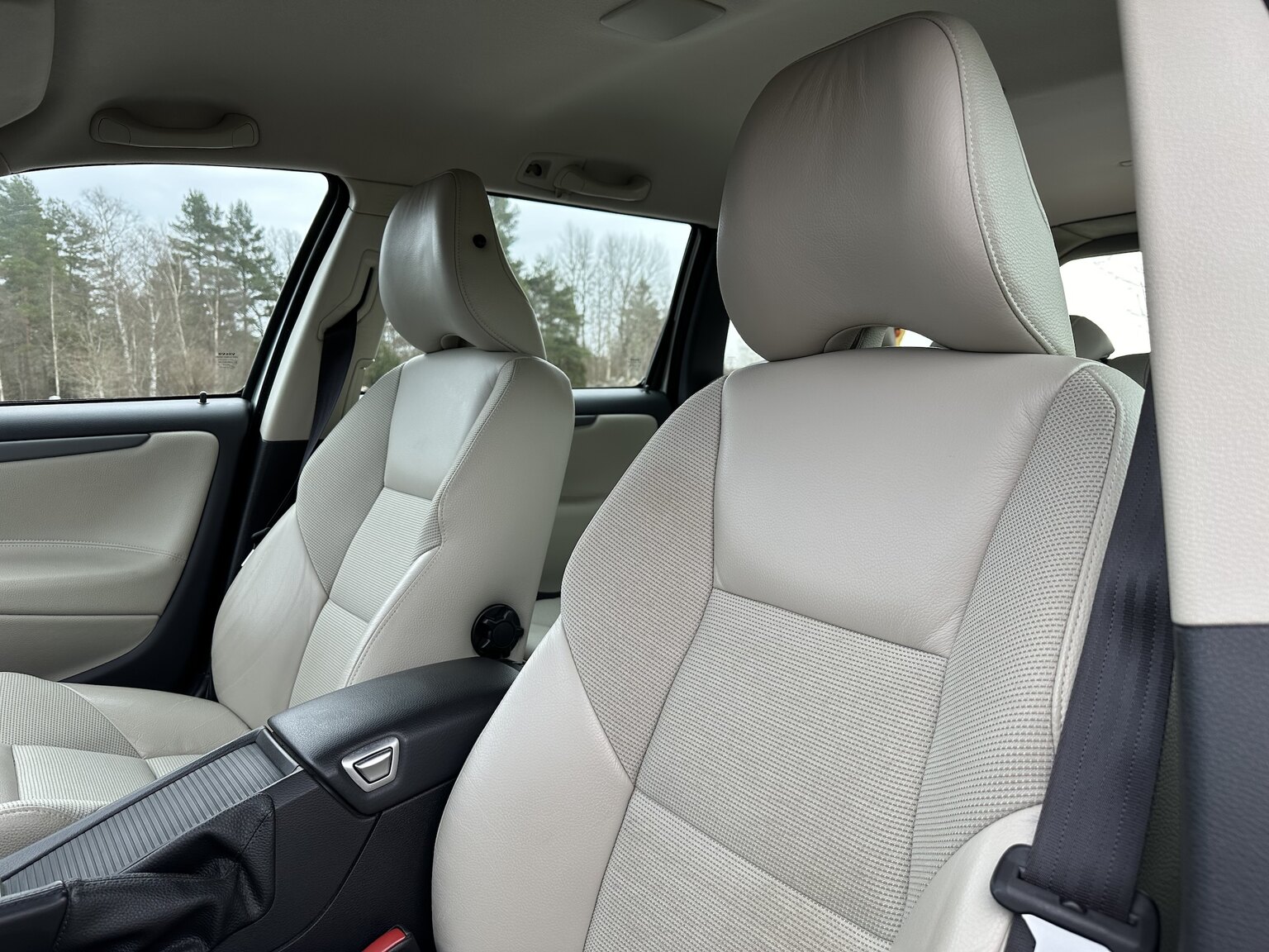 Interior image of 2008 Volvo V70 Classic