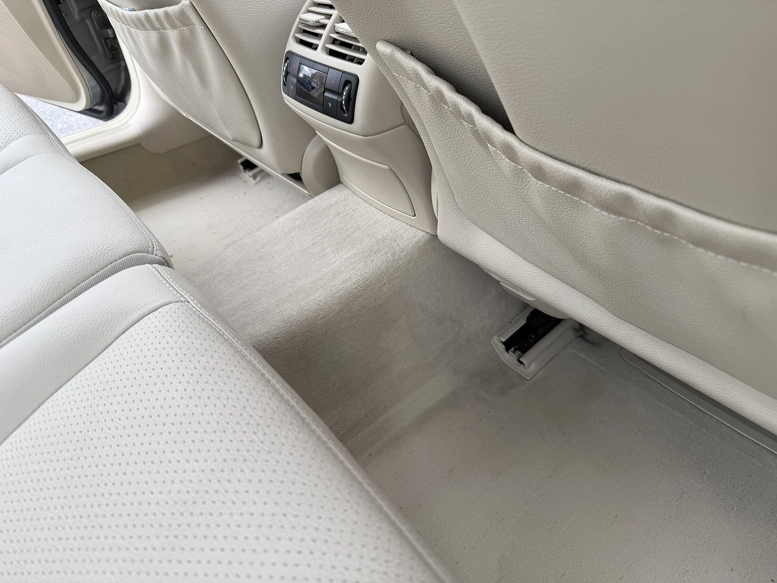 Interiörbild 2004 Mercedes-Benz E 500 7G-Tronic (56)