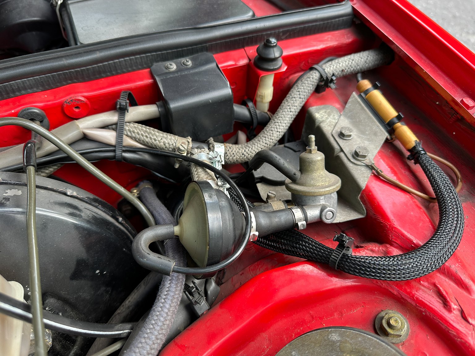 Image of 1988 Porsche 944 mechanics