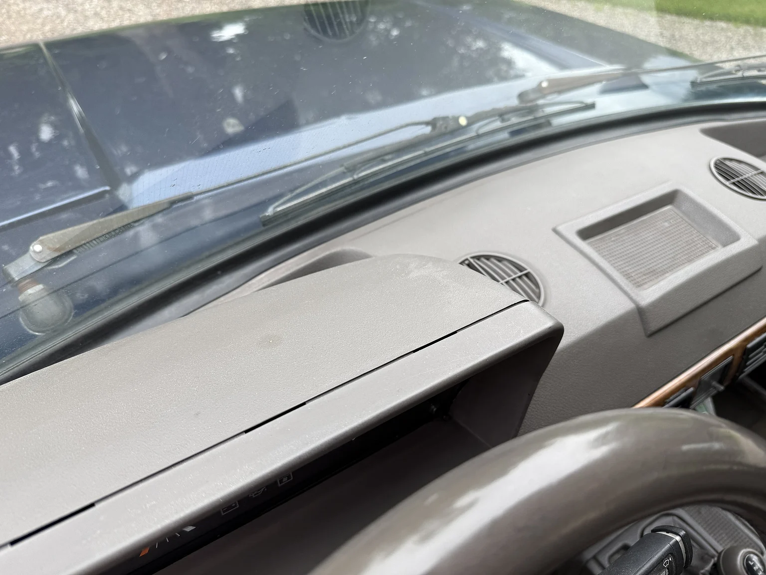 Interior image of 1990 Range Rover Vogue SE 3.9 (15)