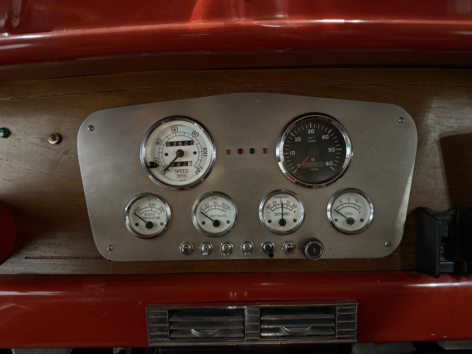 Interiörbild 1965 Duesenberg Roadster/StreetRod Replika 