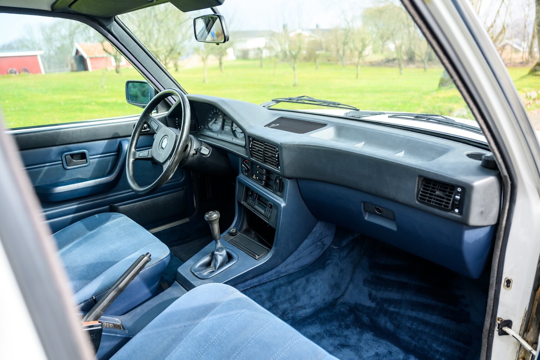 Interior image of 1986 BMW 520i