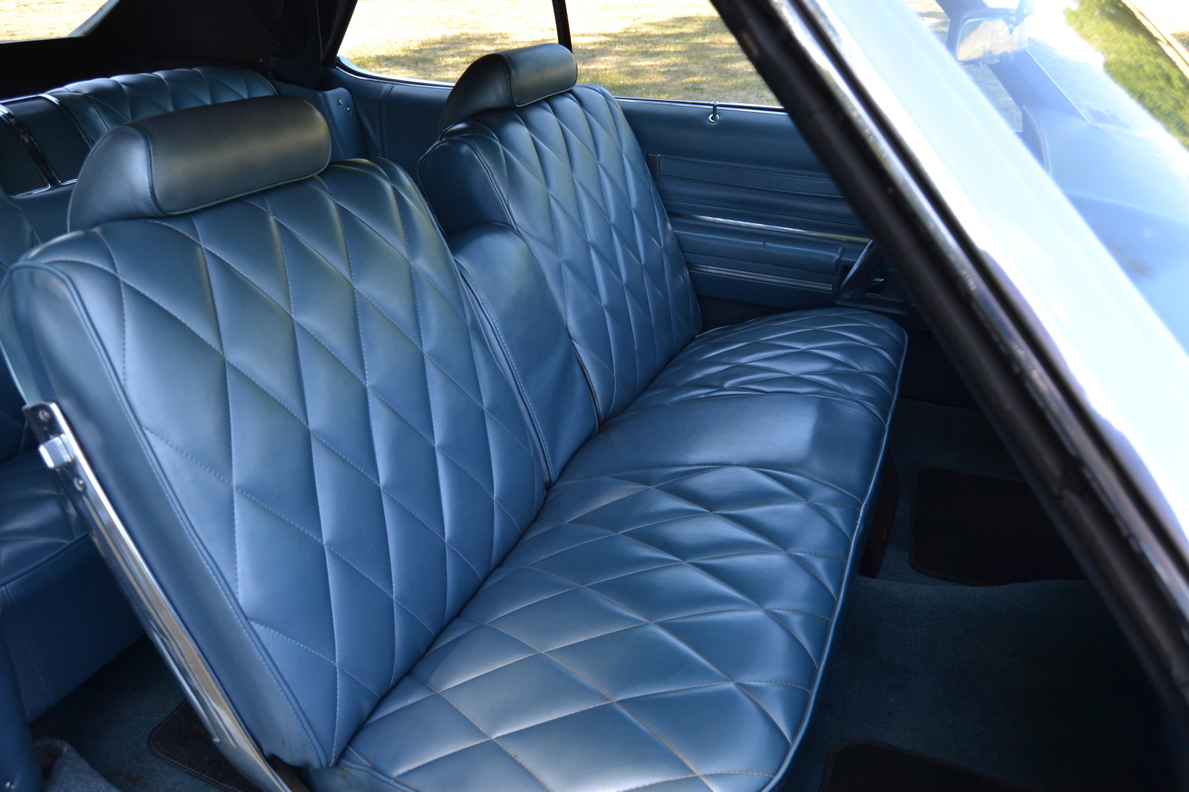 Interior image of 1970 Oldsmobile Ninety eight Convertible (6)