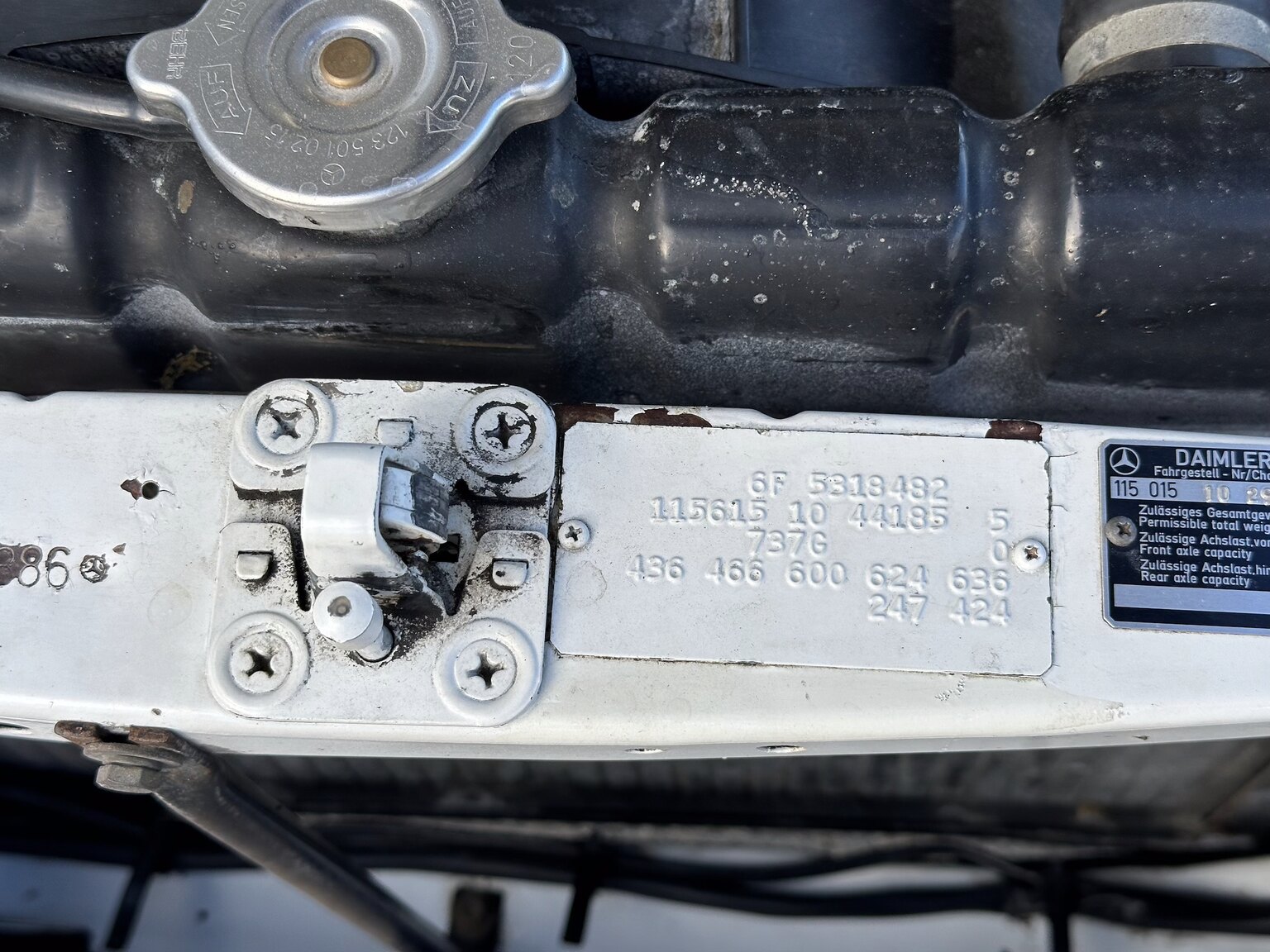 Image of 1975 Mercedes Benz 200 mechanics