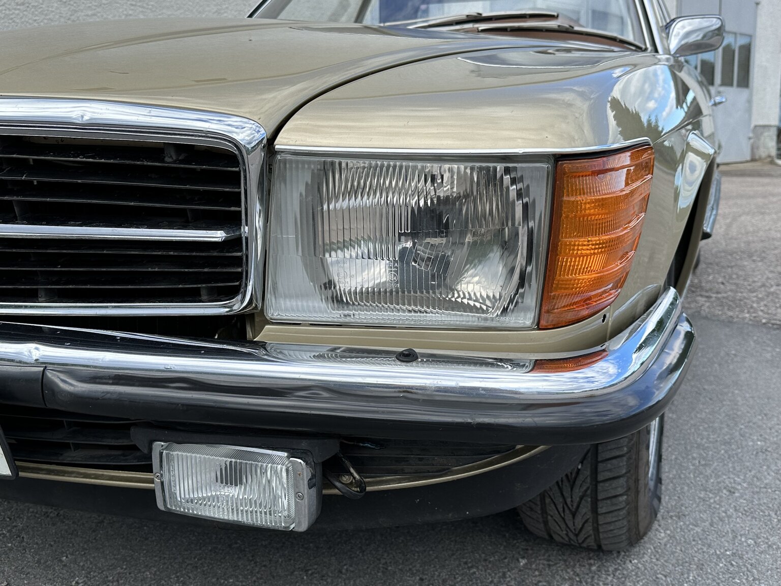 Exteriörbild på 1974 Mercedes benz 450 SL