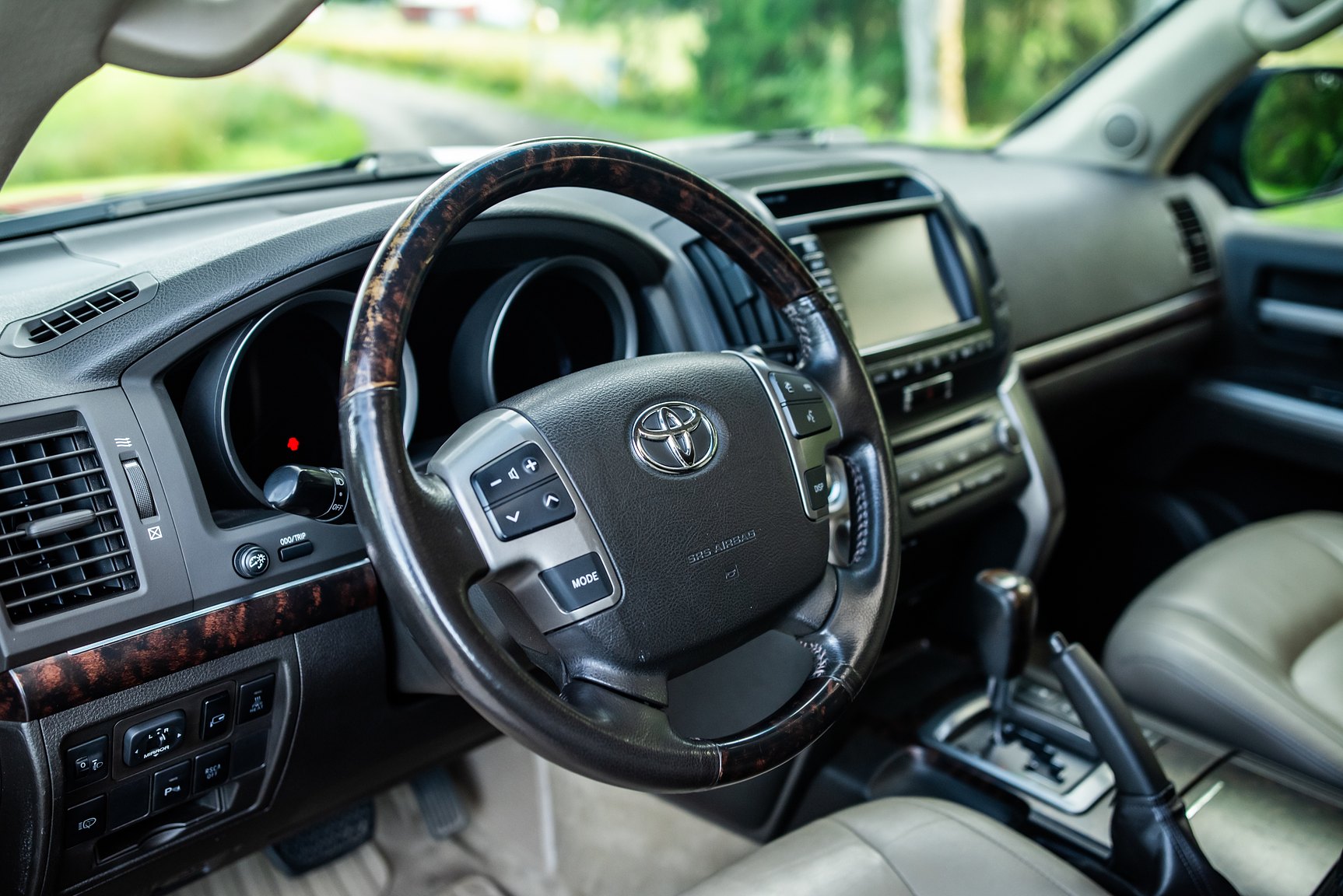 Interior image of 2008 Toyota Land Cruiser 4.5 4WD V8