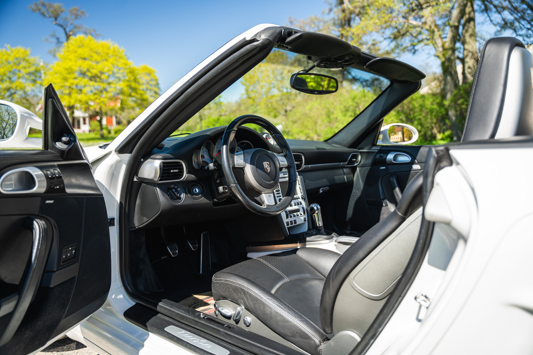 Interior image of 2008 Porsche 911 Turbo Cabriolet (1)