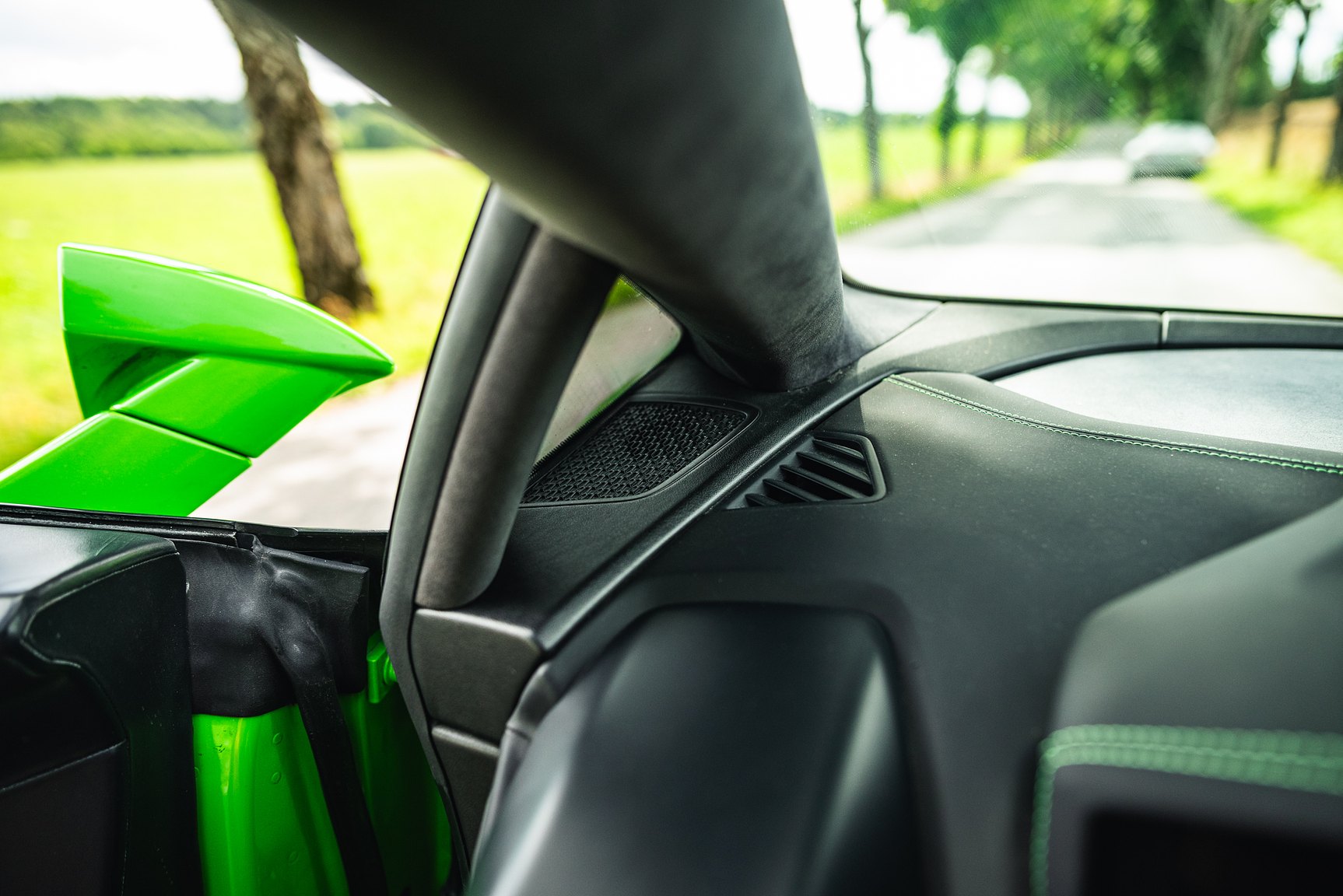 Innenraumfoto von 2016 Lamborghini Huracan LP-610-4