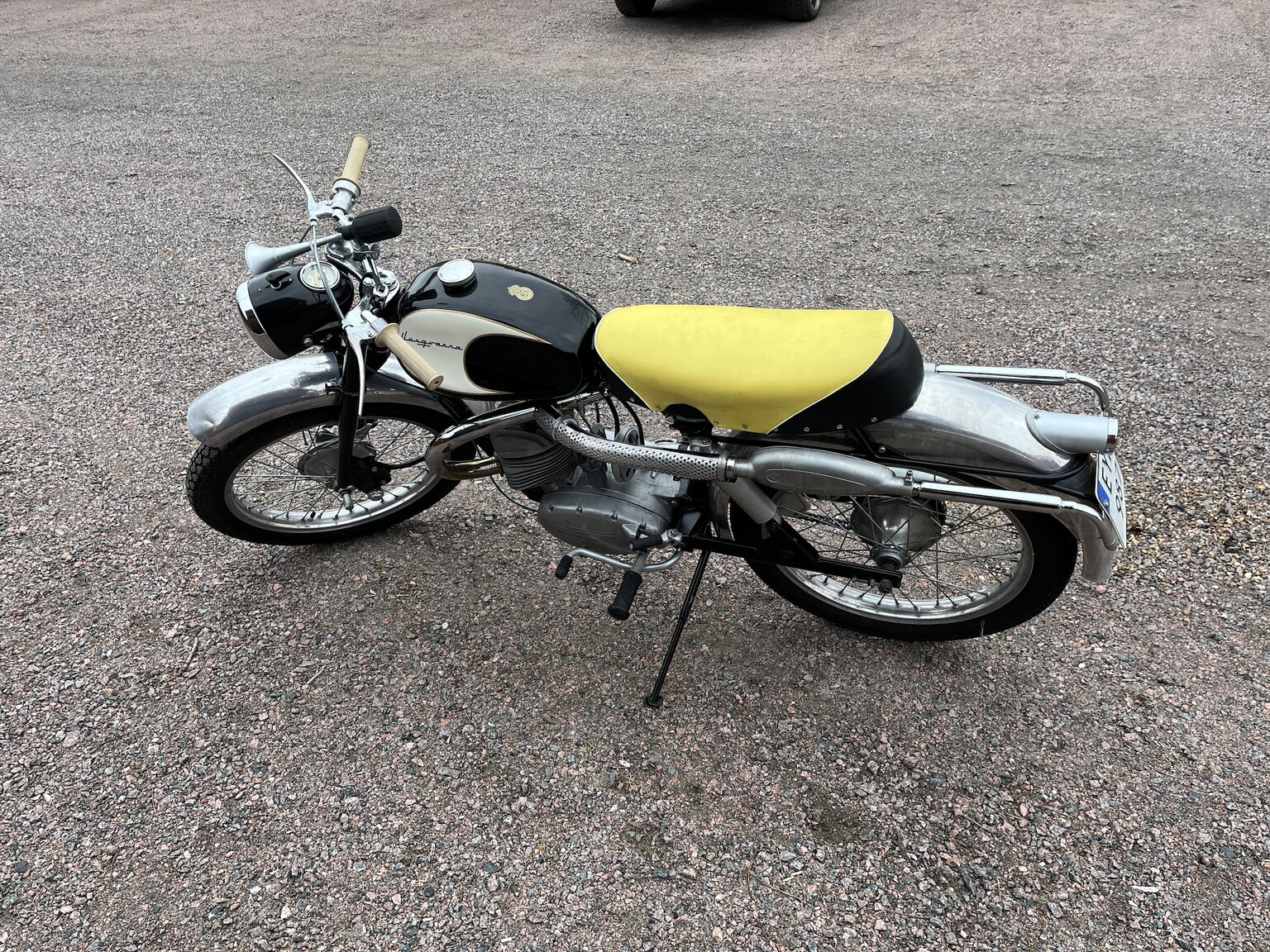 Exteriörbild på 1958 Husqvarna 283 "Guldpilen"