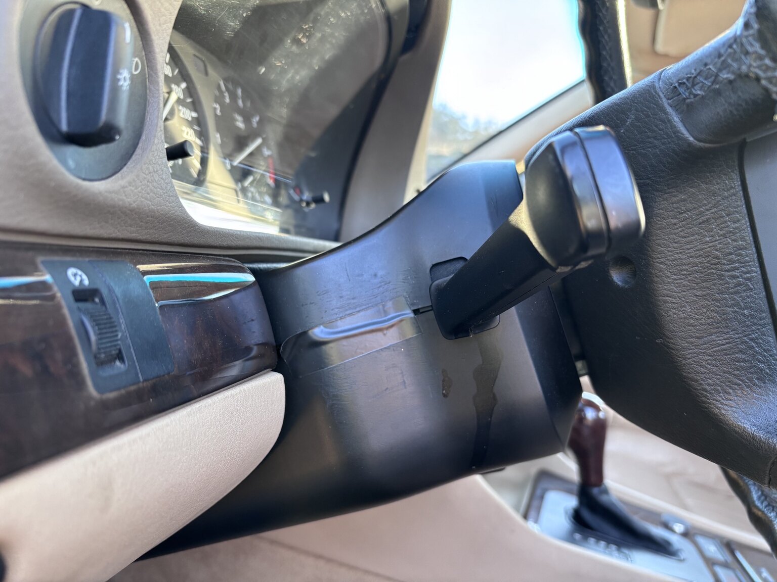 Interior image of 1996 BMW 728iA