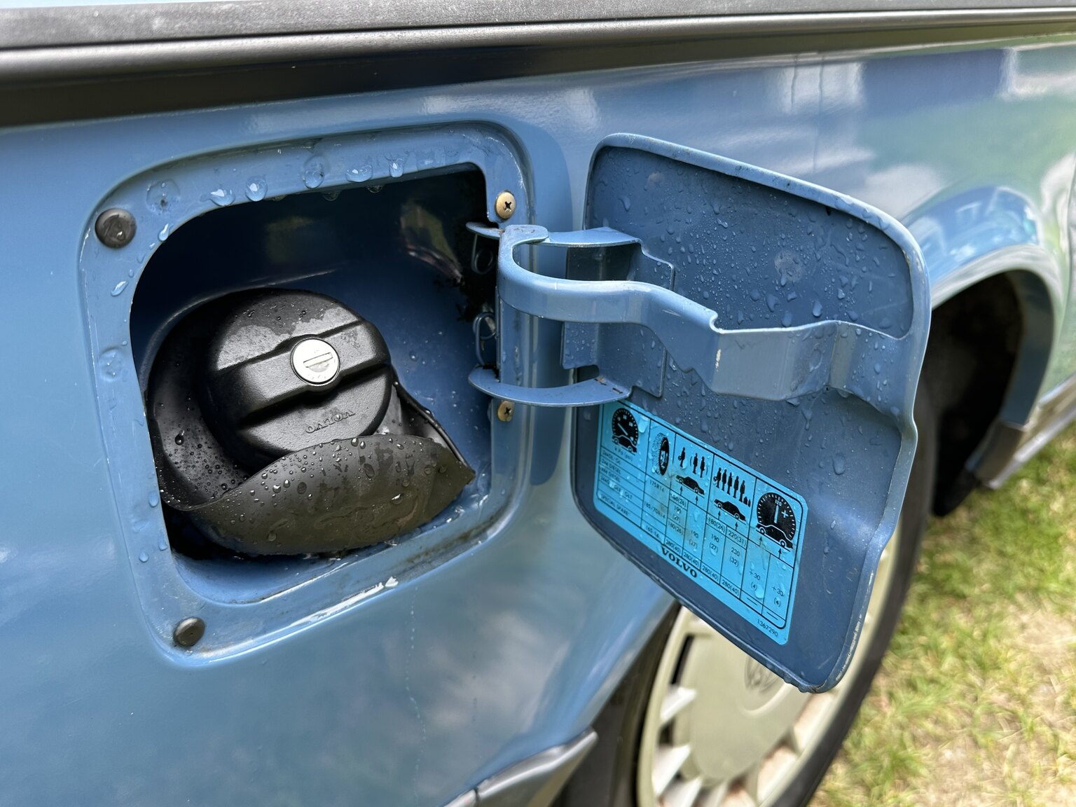 Exterior image of 1986 Volvo 244