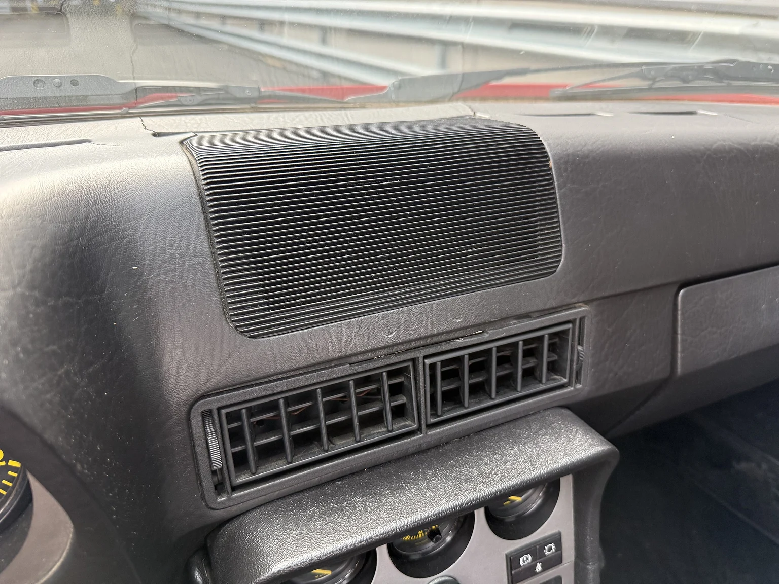 Interior image of 1984 Porsche 944 Targa (16)