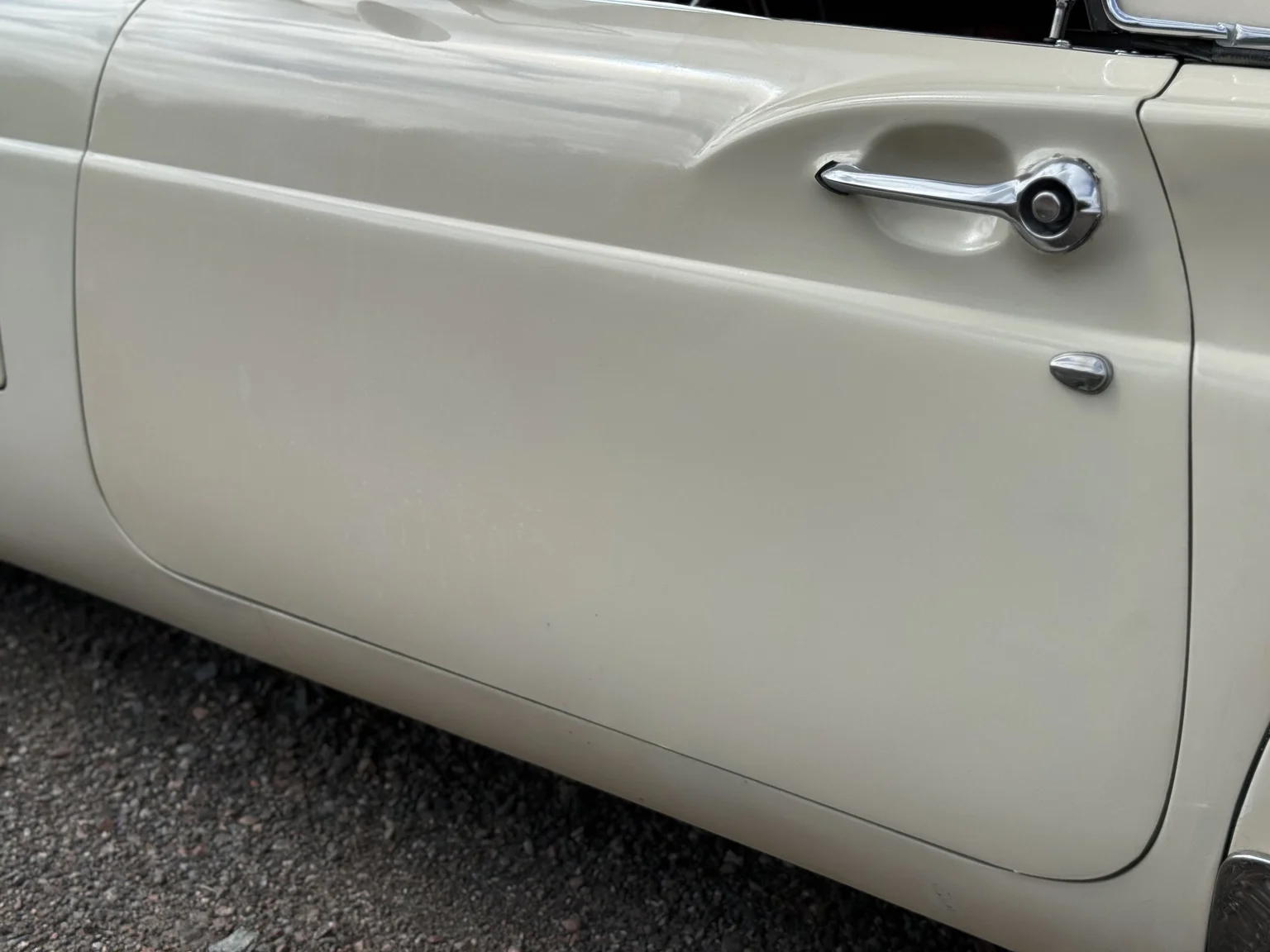 Exteriörbild på 1957 Ford Thunderbird (48)