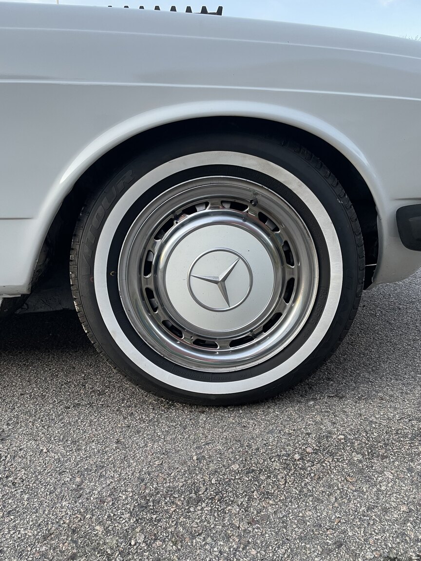 Exteriörbild på 1983 Mercedes-Benz 300 TDT