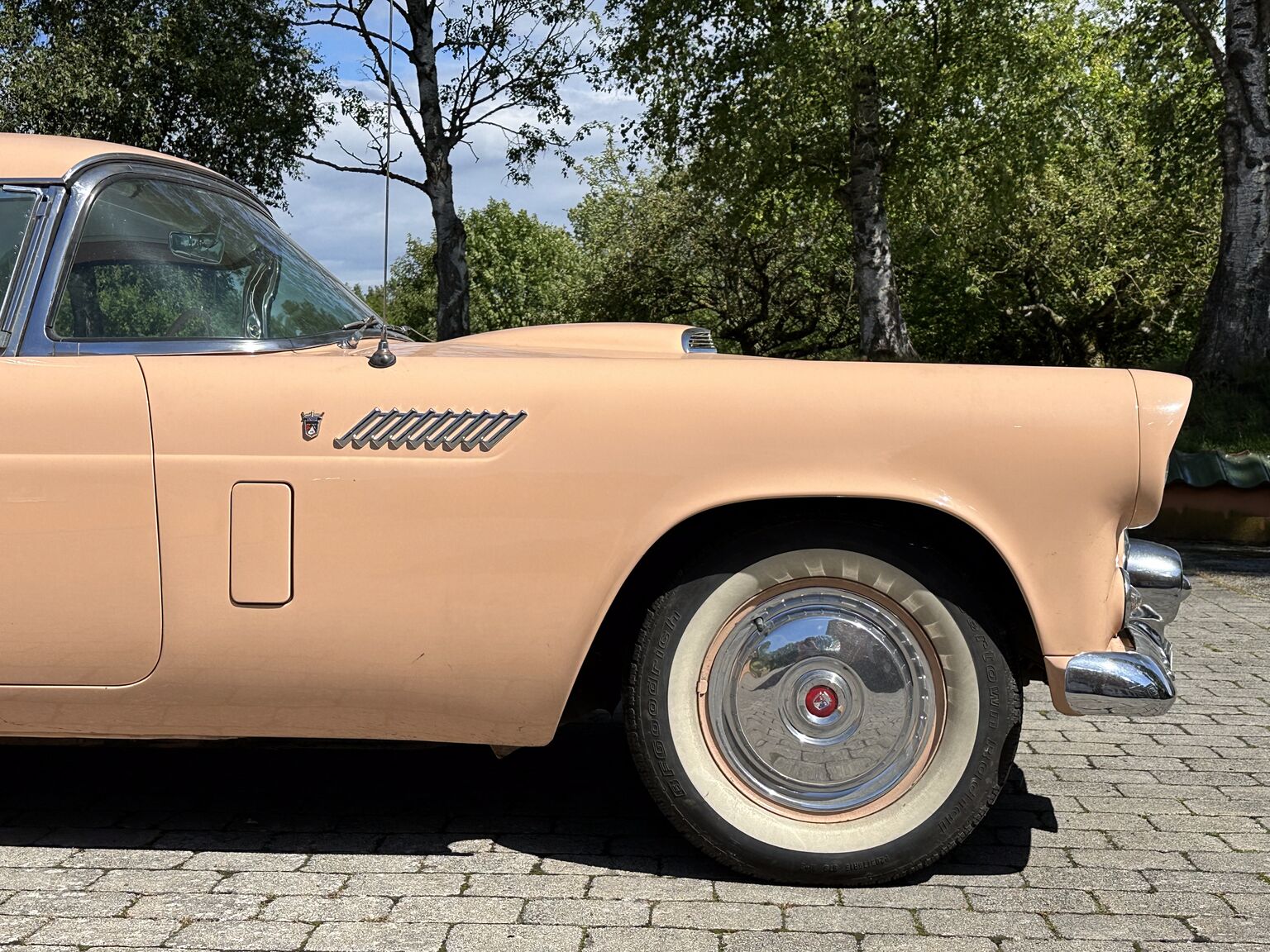 Exterior image of 1956 Ford Thunderbird Convertible