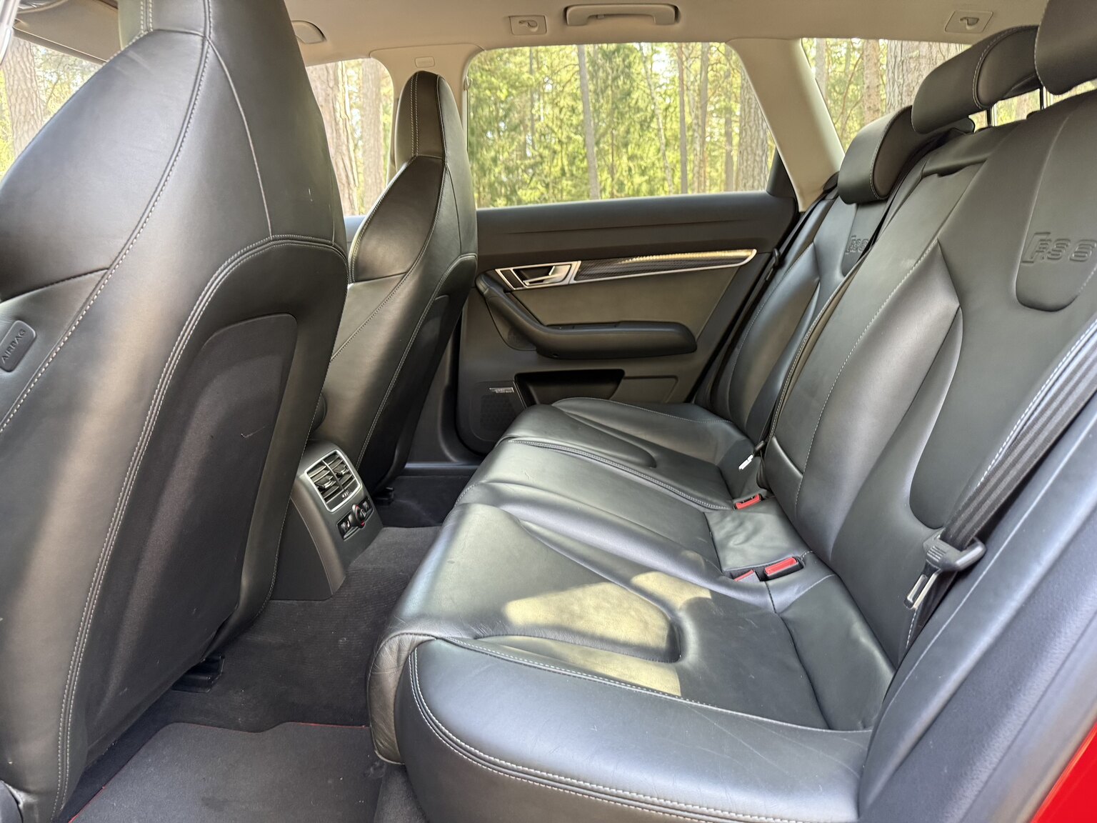 Interior image of 2010 Audi RS6 Avant V10 Quattro
