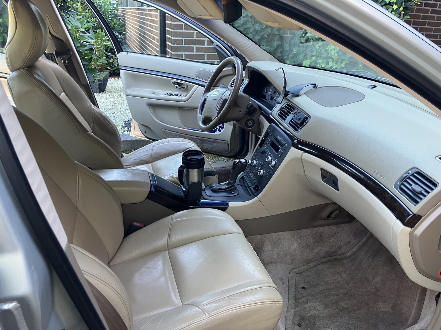 Interior image of 1999 Volvo S80