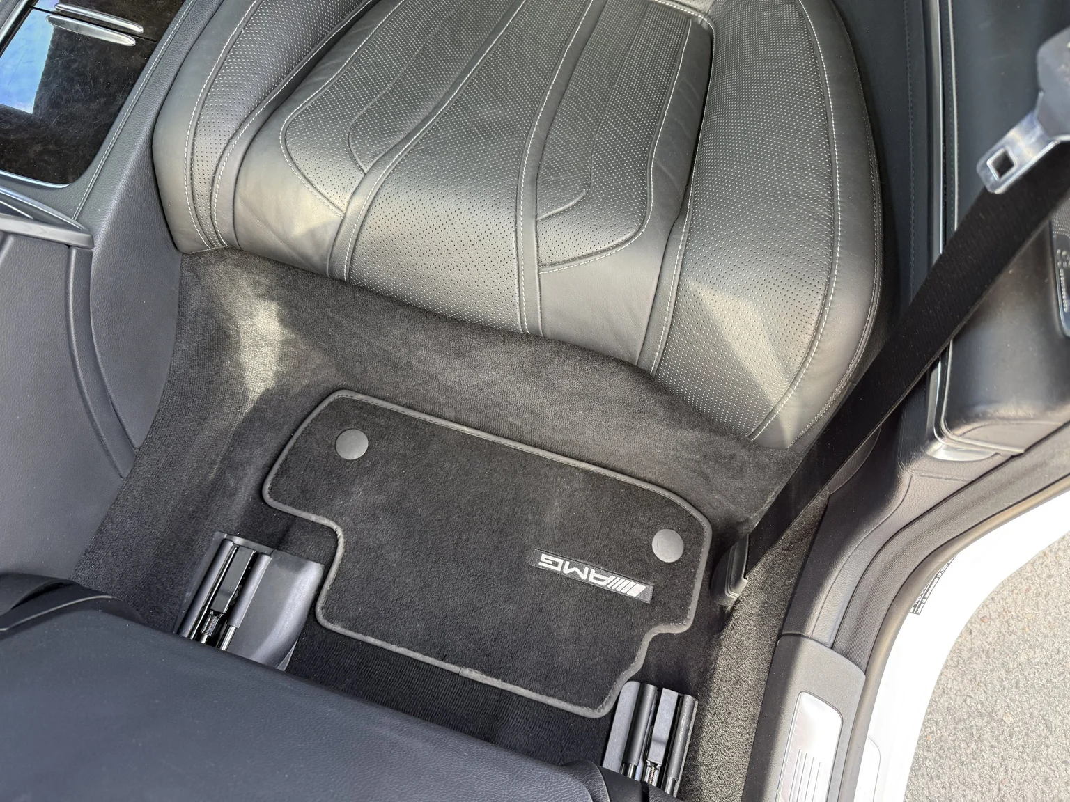 Innenraumfoto von 2016 Mercedes-Benz S 63 AMG 4MATIC (40)