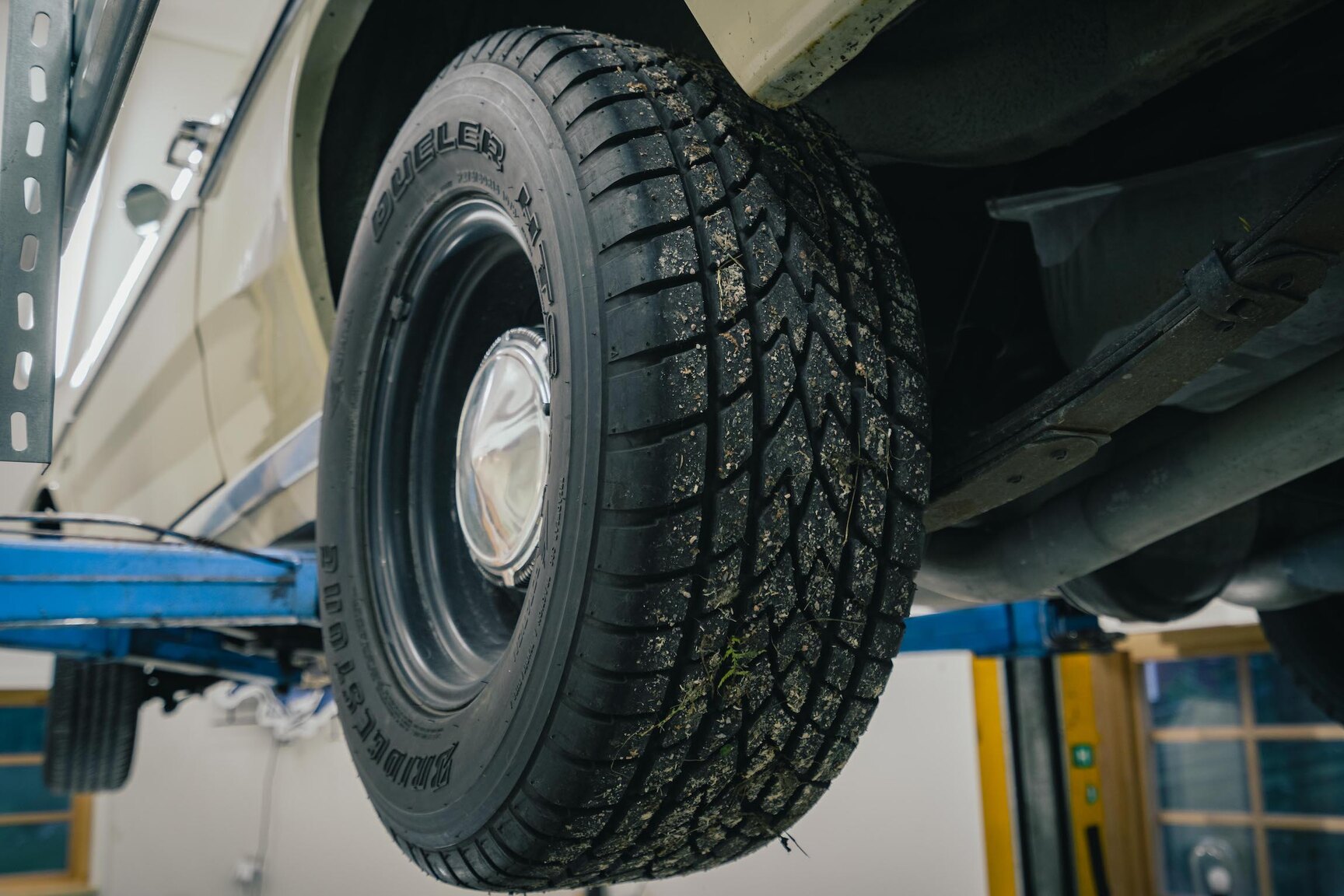Image of 1972 Plymouth Duster 360 mechanics (11)