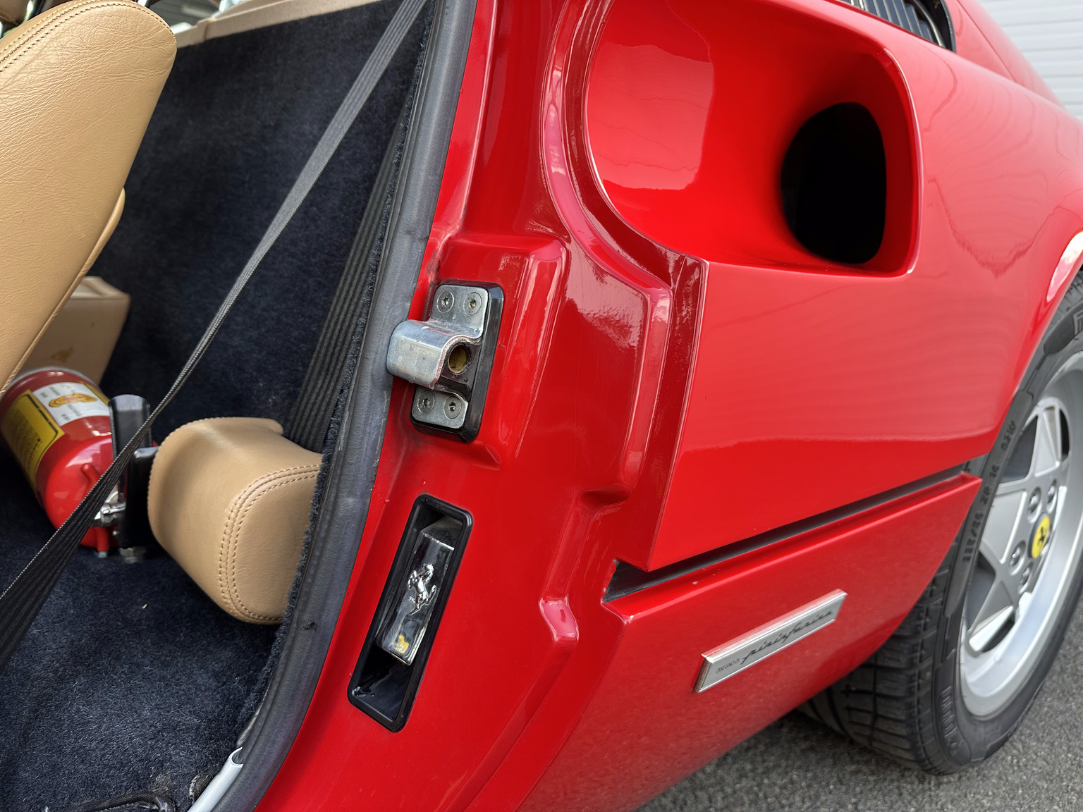 Interiörbild 1988 Ferrari 328 GTB