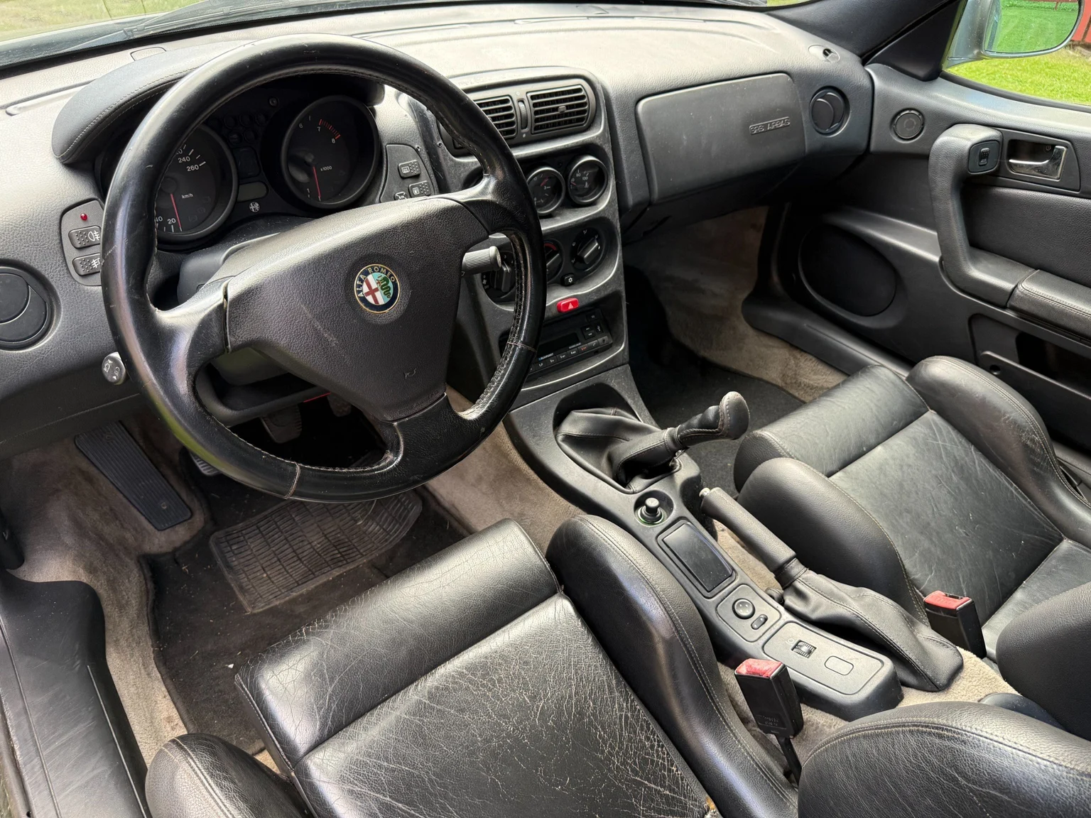 Innenraumfoto von 1997 Alfa Romeo GTV (2)