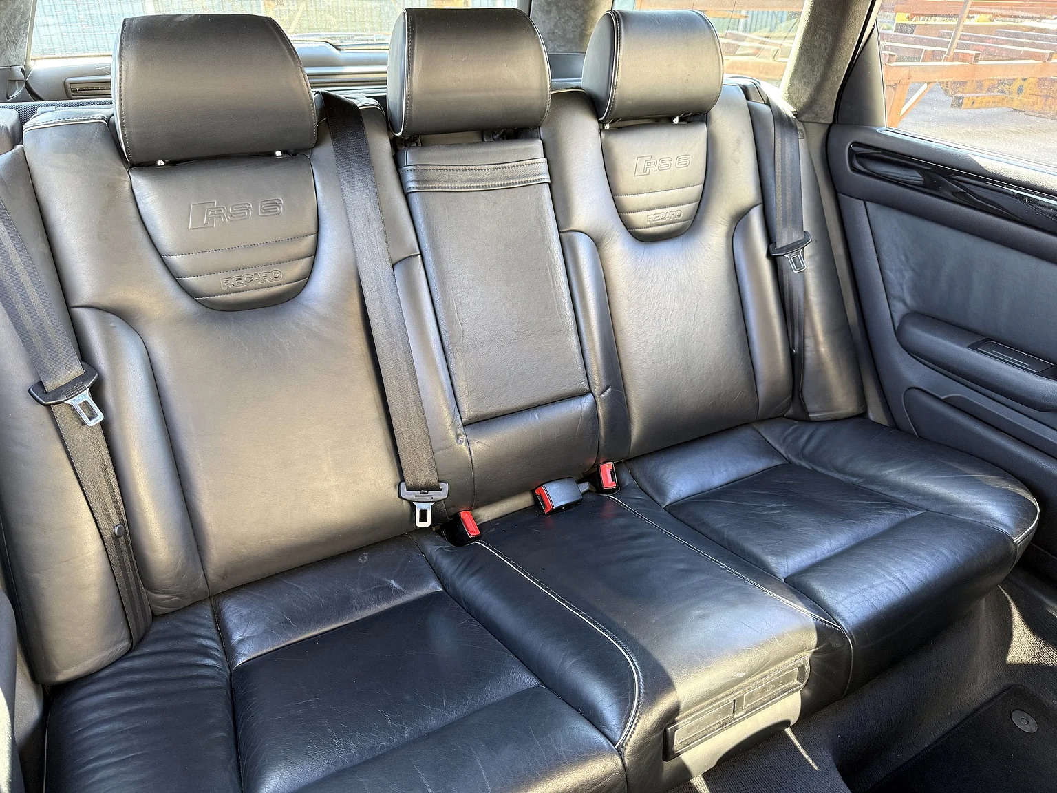 Interior image of 2002 Audi RS 6 Avant (77)