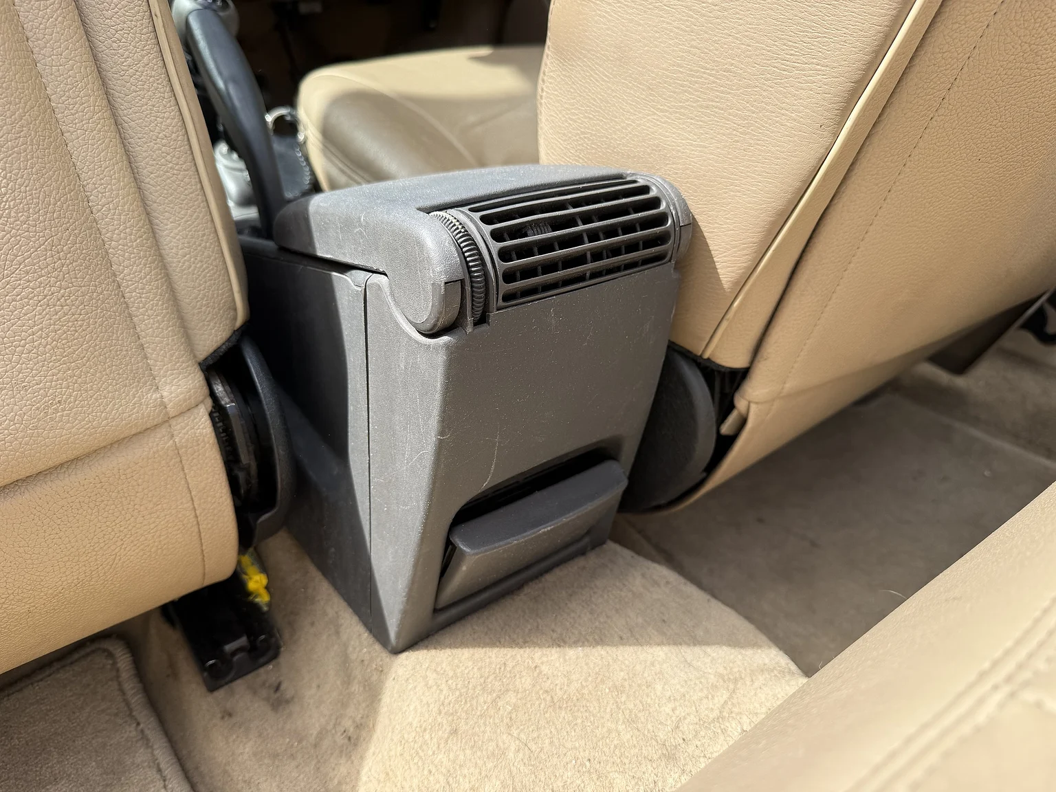 Interior image of 2002 Saab 9-3 2.0T SE Convertible – NO RESERVE (33)