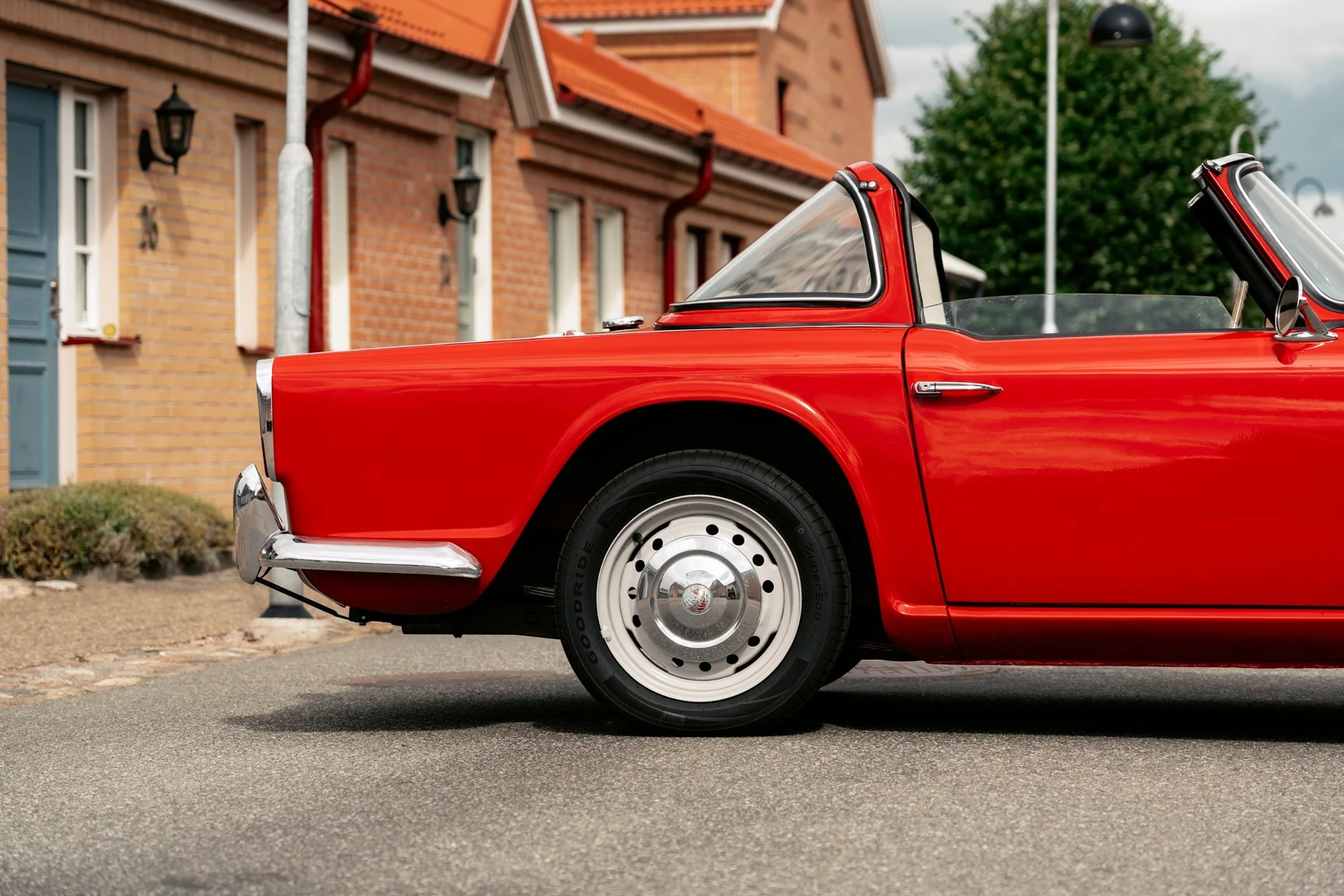 Exterior image of 1963 Triumph TR4 (46)