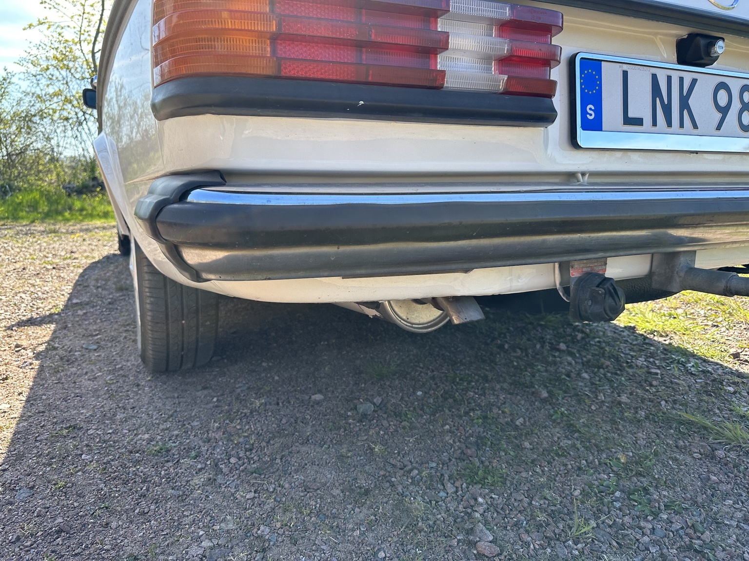 Exterior image of 1985 Mercedes-Benz 200