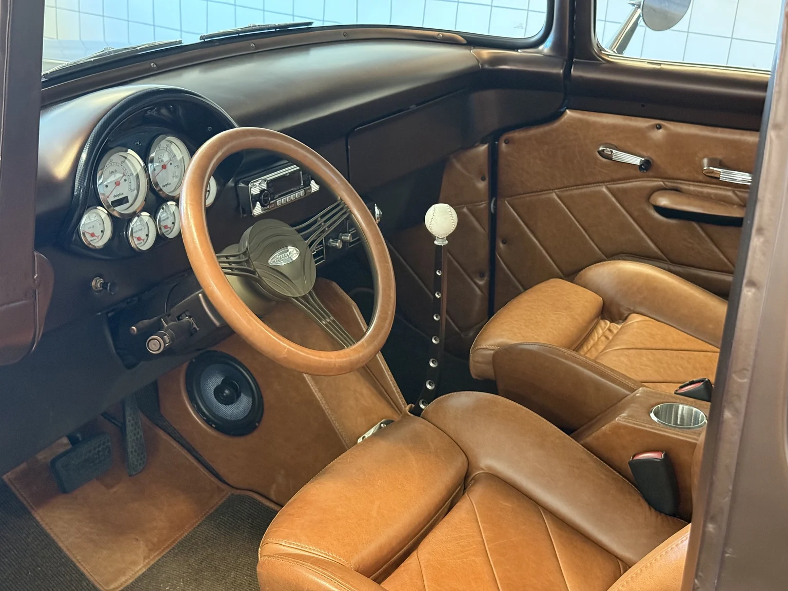 Innenraumfoto von 1956 Ford F-100 Restomod (4)