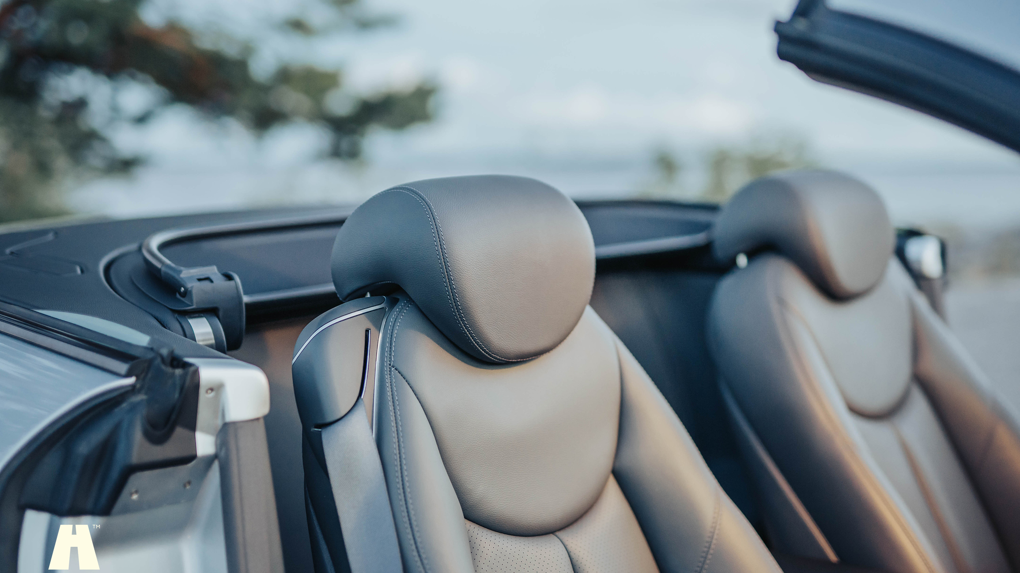 Interior image of 2006 Mercedes Benz SL350 (9)