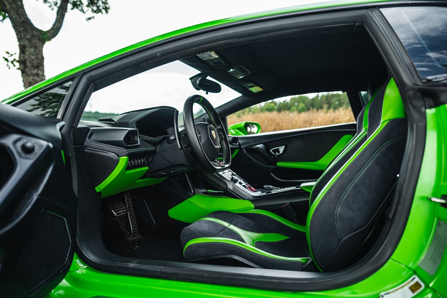 Innenraumfoto von 2016 Lamborghini Huracan LP-610-4
