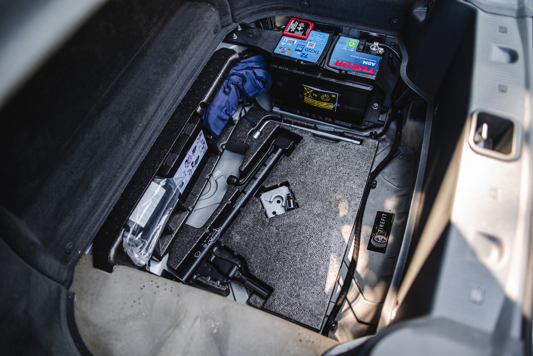 Interior image of 2006 Mercedes-Benz SL 350