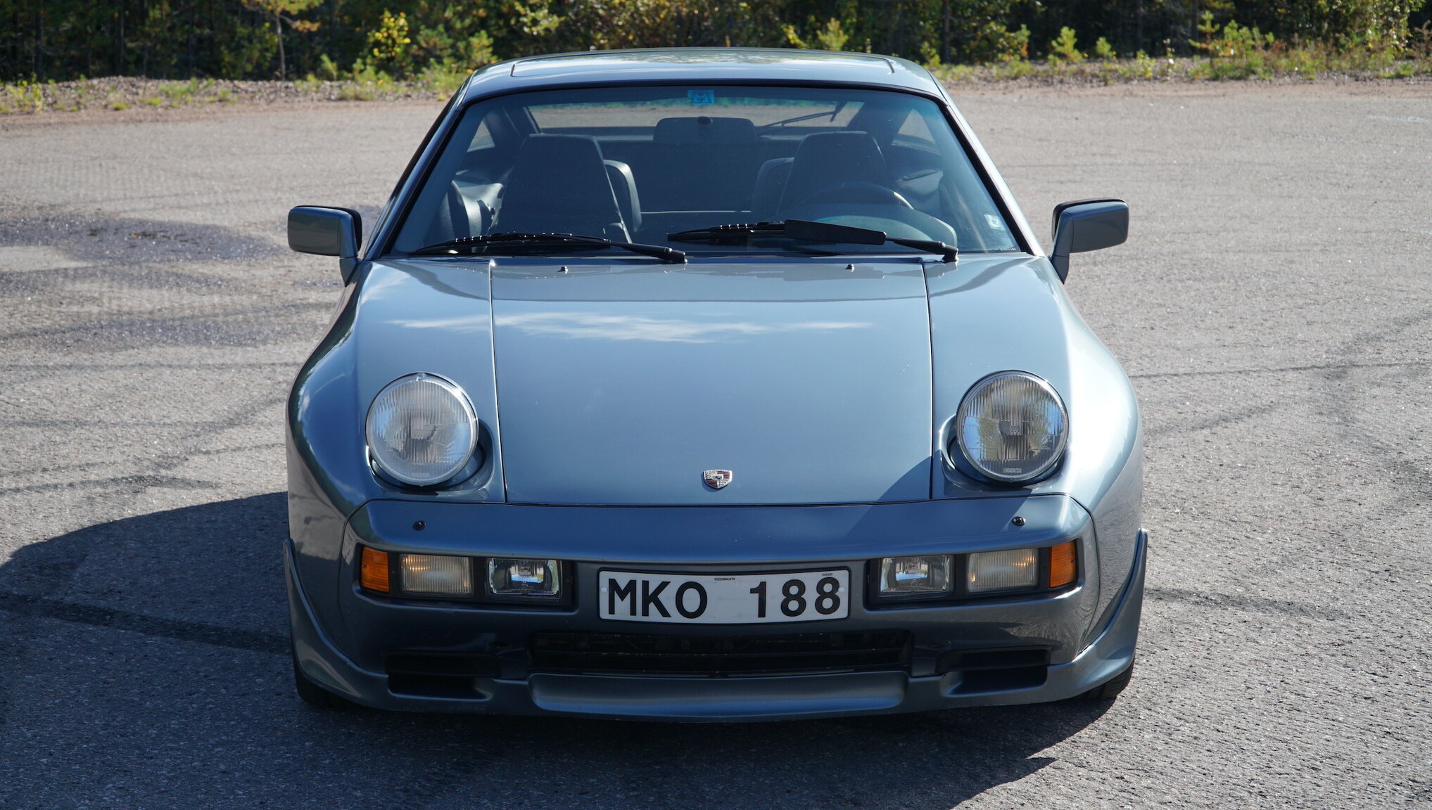 Exterior image of 1983 Porsche 928S (13)