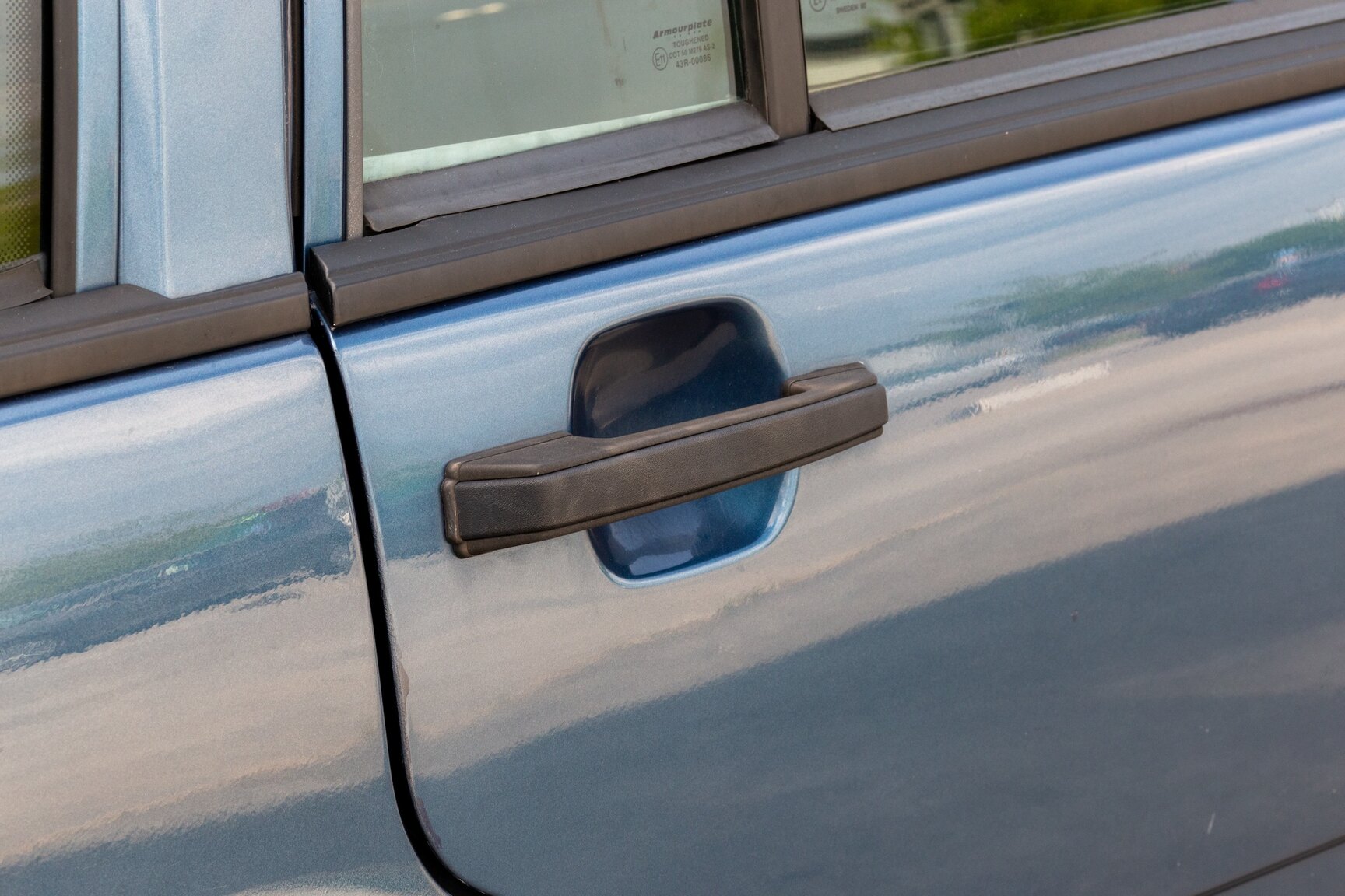 Exterior image of 1990 Volvo 745 Turbo (18)