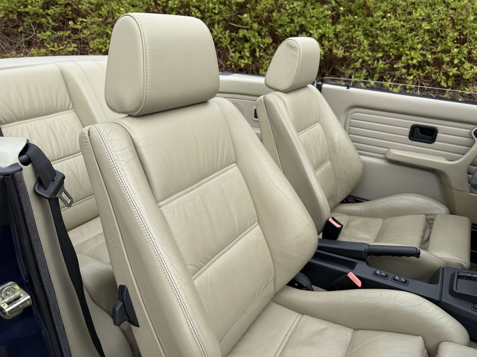 Interior image of 1987 BMW 325i Convertible