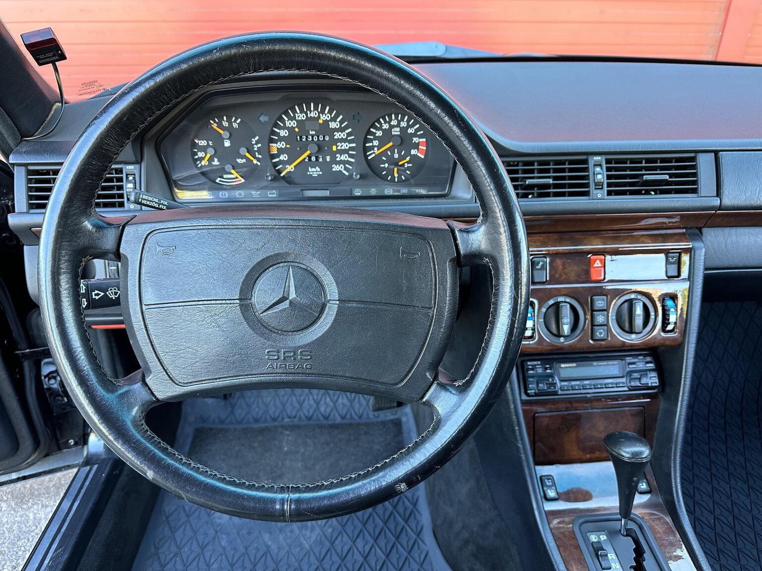 Interiörbild 1990 Mercedes-Benz 300 CE 24V