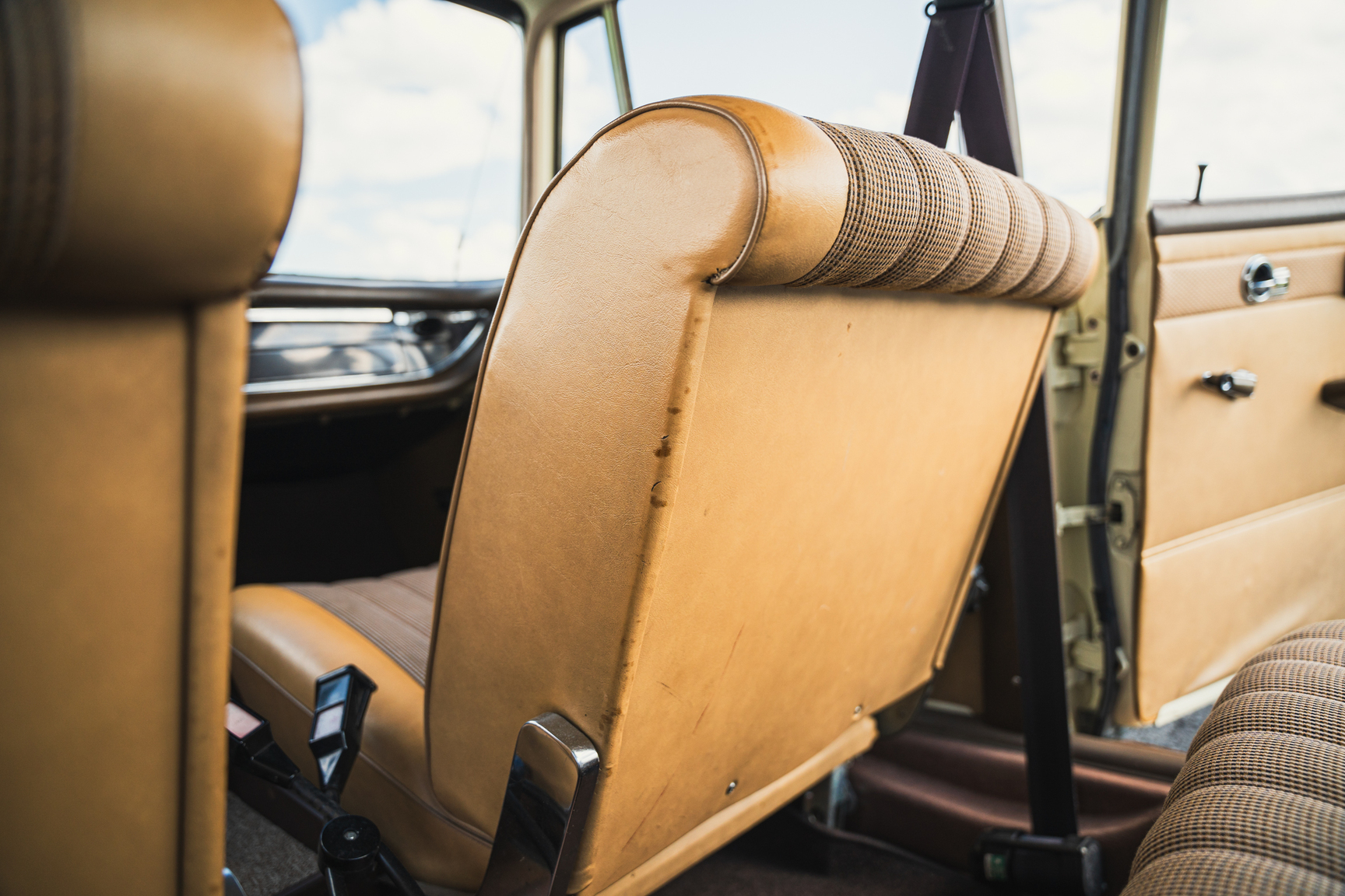 Interior image of 1966 Mercedes-Benz 200 D "Heckflosse"