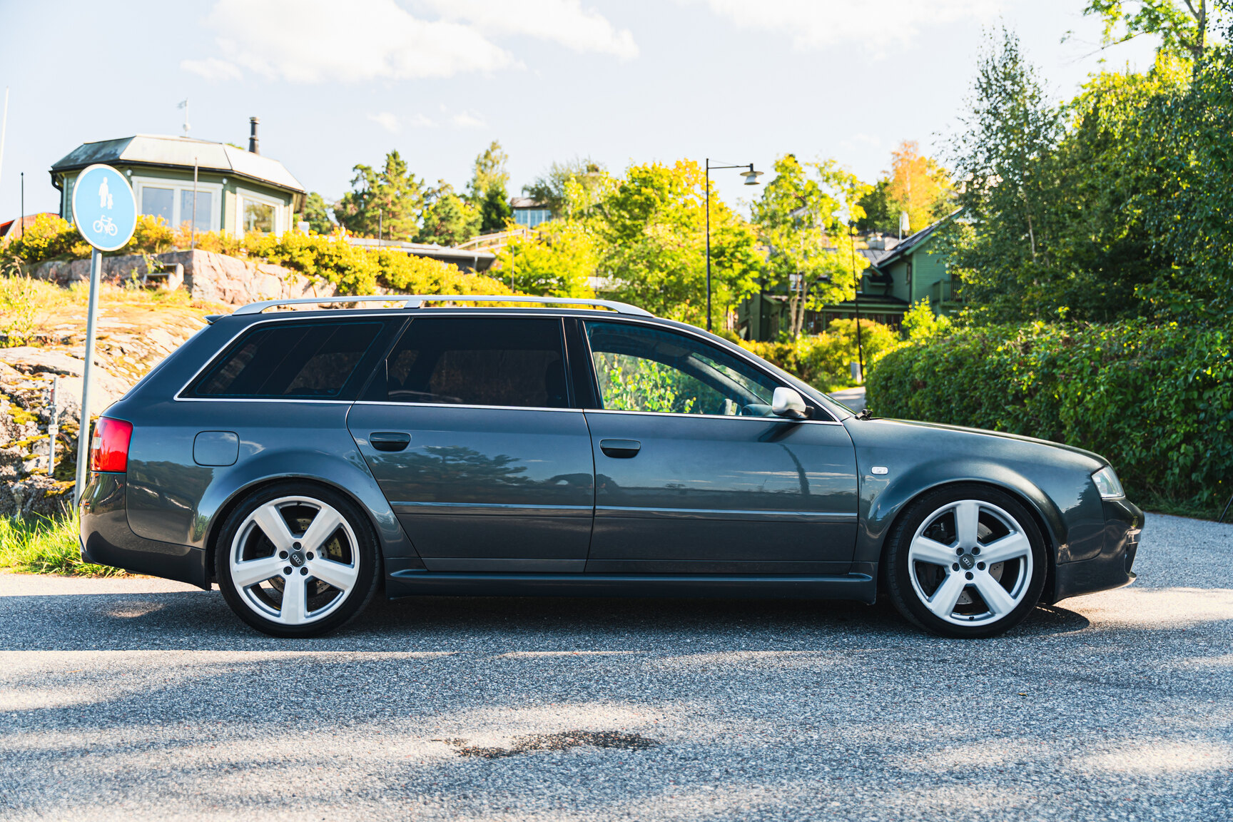 Exterior image of 2003  Audi RS6 C5
